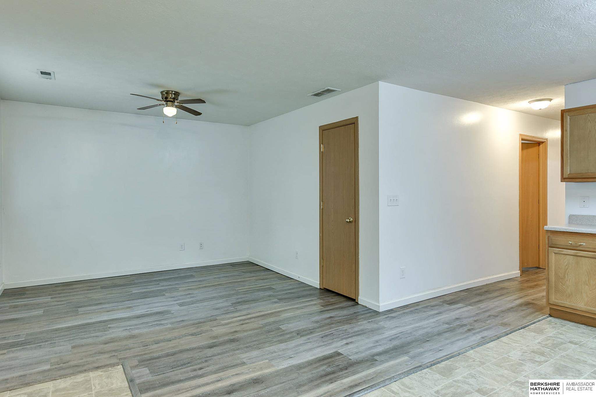 Bellevue, Nebraska 68005, United States, 3 Bedrooms Bedrooms, ,1 BathroomBathrooms,Residential,Pending,28135