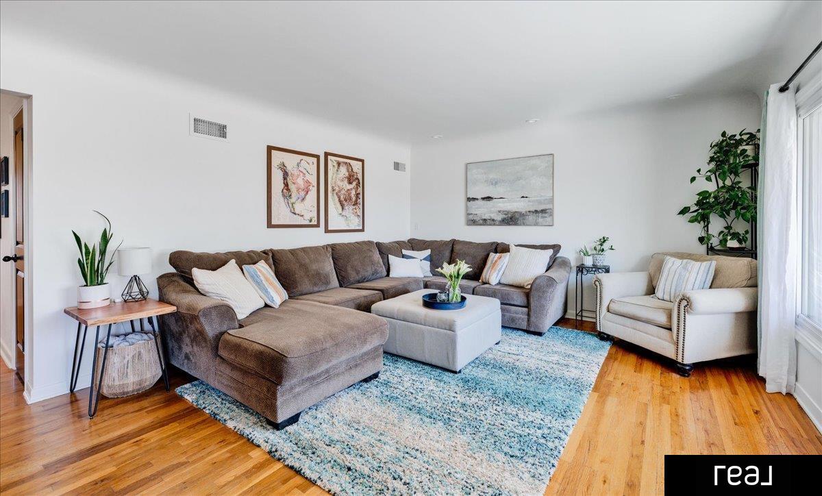 Omaha, Nebraska 68132, United States, 4 Bedrooms Bedrooms, ,3 BathroomsBathrooms,Residential,Pending,78758