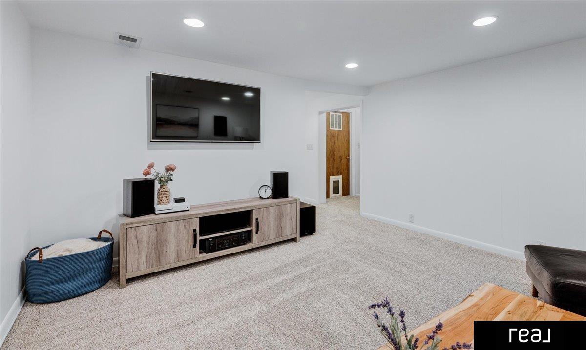 Omaha, Nebraska 68132, United States, 4 Bedrooms Bedrooms, ,3 BathroomsBathrooms,Residential,Pending,78758