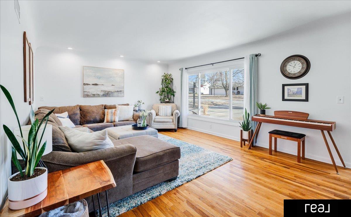 Omaha, Nebraska 68132, United States, 4 Bedrooms Bedrooms, ,3 BathroomsBathrooms,Residential,Pending,78758