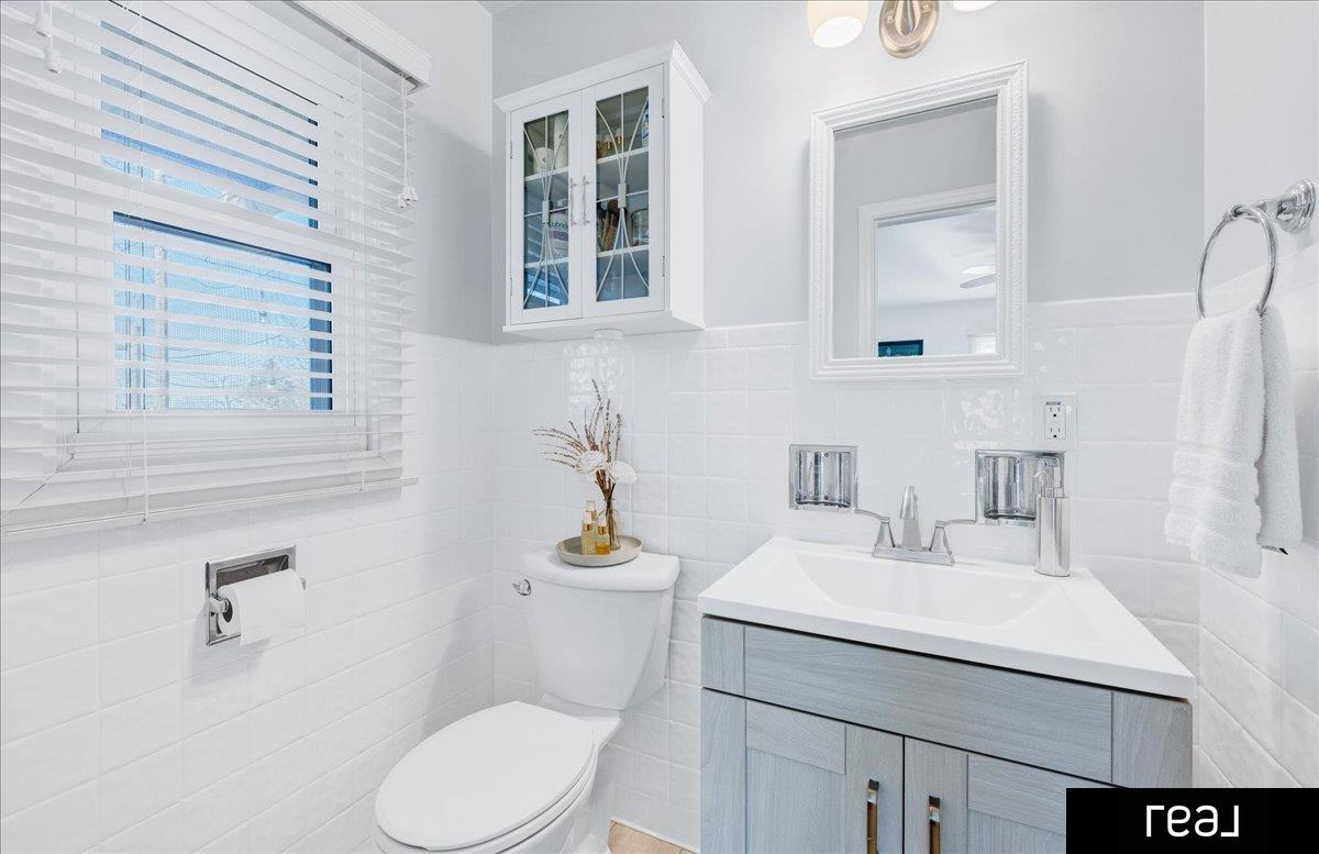 Omaha, Nebraska 68132, United States, 4 Bedrooms Bedrooms, ,3 BathroomsBathrooms,Residential,Pending,78758