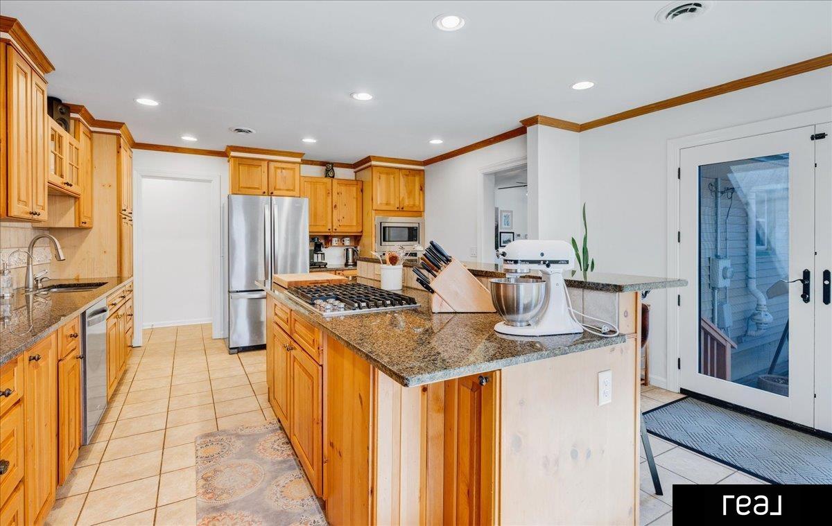 Omaha, Nebraska 68132, United States, 4 Bedrooms Bedrooms, ,3 BathroomsBathrooms,Residential,Pending,78758