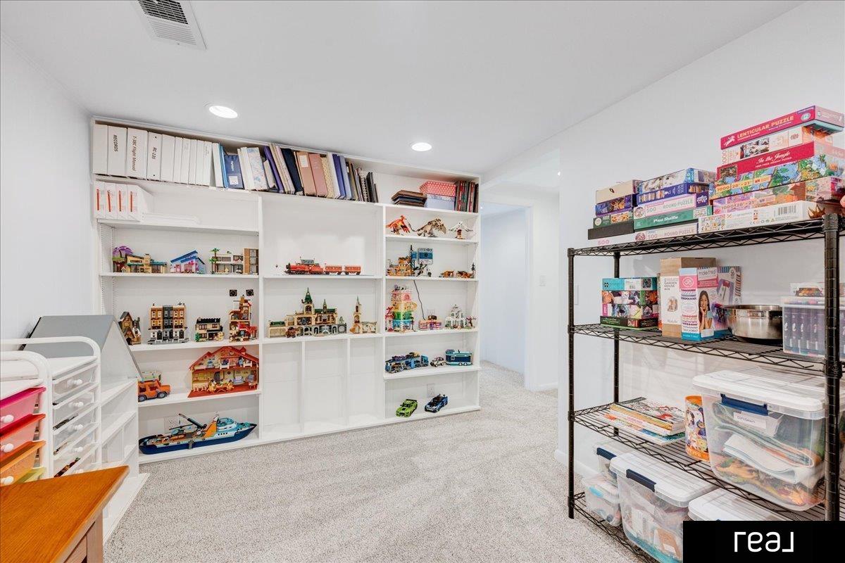 Omaha, Nebraska 68132, United States, 4 Bedrooms Bedrooms, ,3 BathroomsBathrooms,Residential,Pending,78758