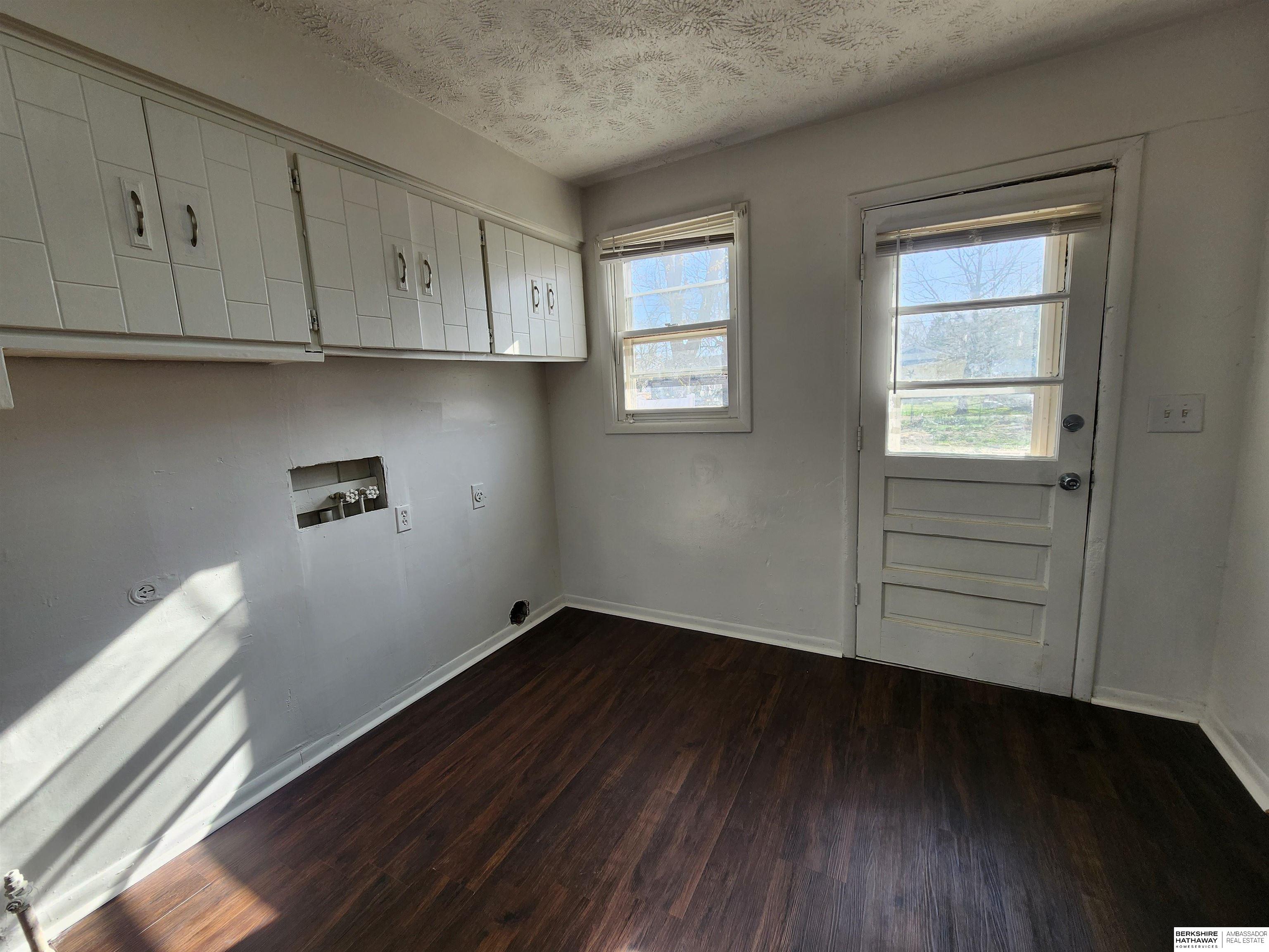 Omaha, Nebraska 68110, United States, 3 Bedrooms Bedrooms, ,1 BathroomBathrooms,Residential,Active,44594