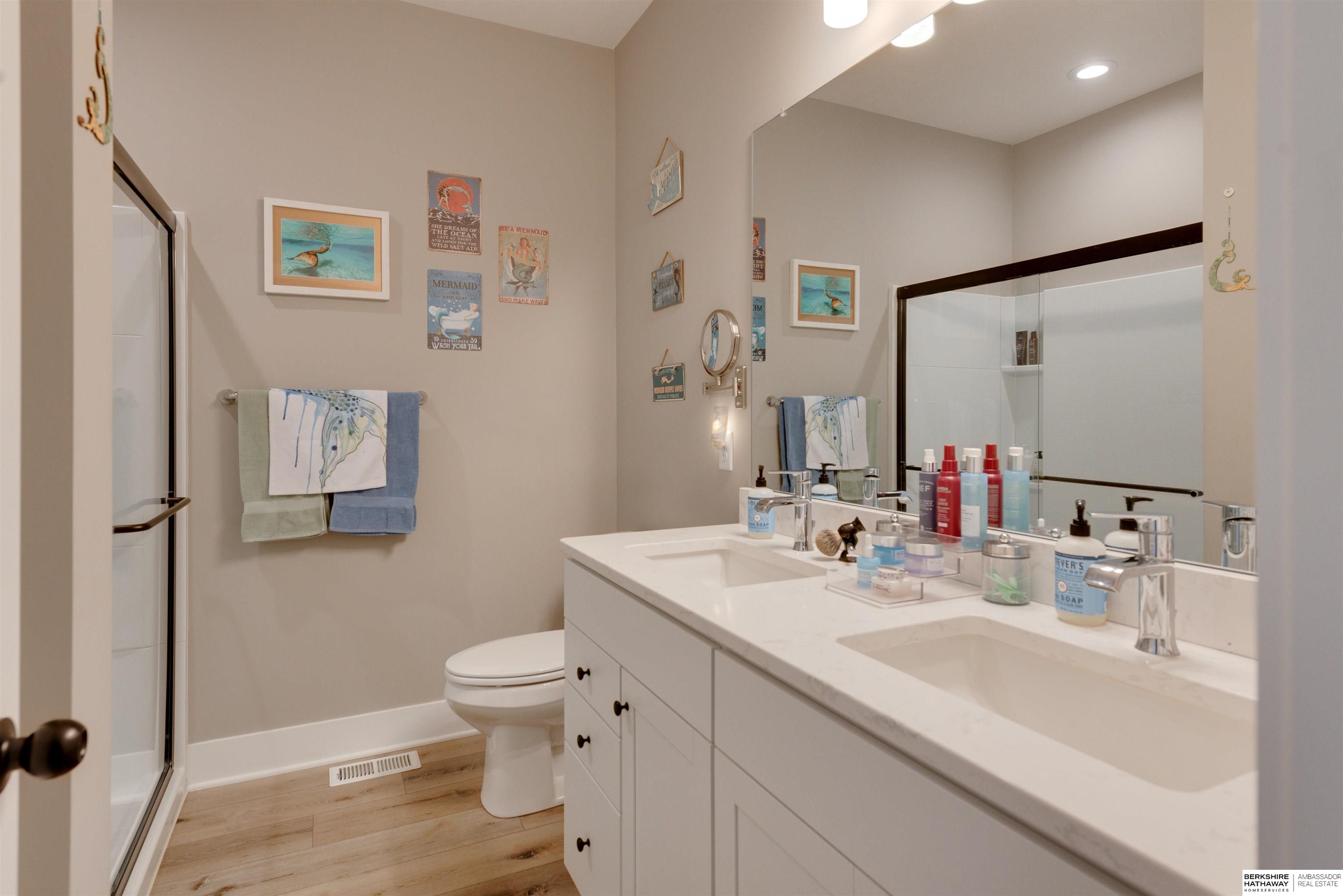 Omaha, Nebraska 68136, United States, 4 Bedrooms Bedrooms, ,3 BathroomsBathrooms,Residential,Pending,101126