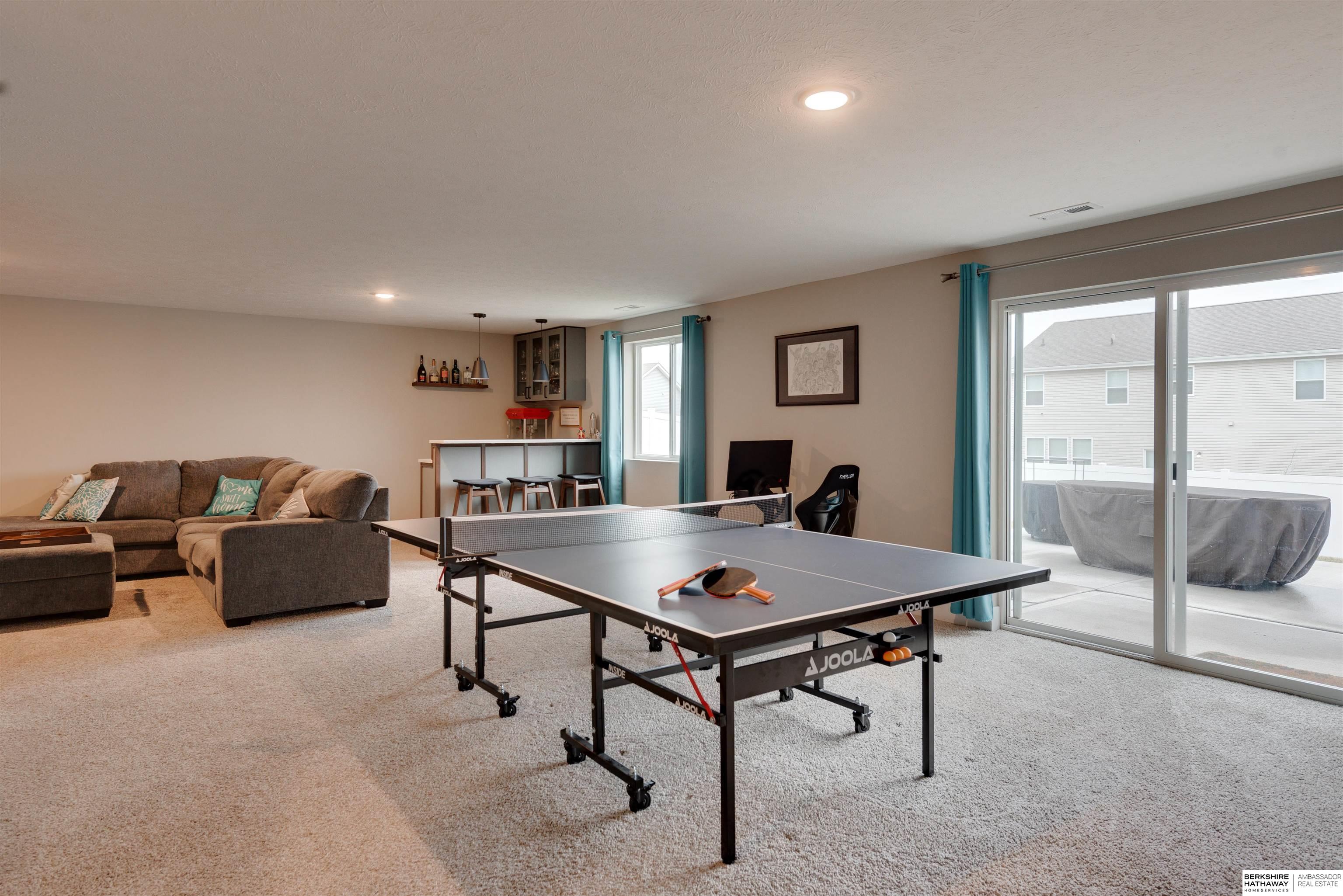 Omaha, Nebraska 68136, United States, 4 Bedrooms Bedrooms, ,3 BathroomsBathrooms,Residential,Pending,101126