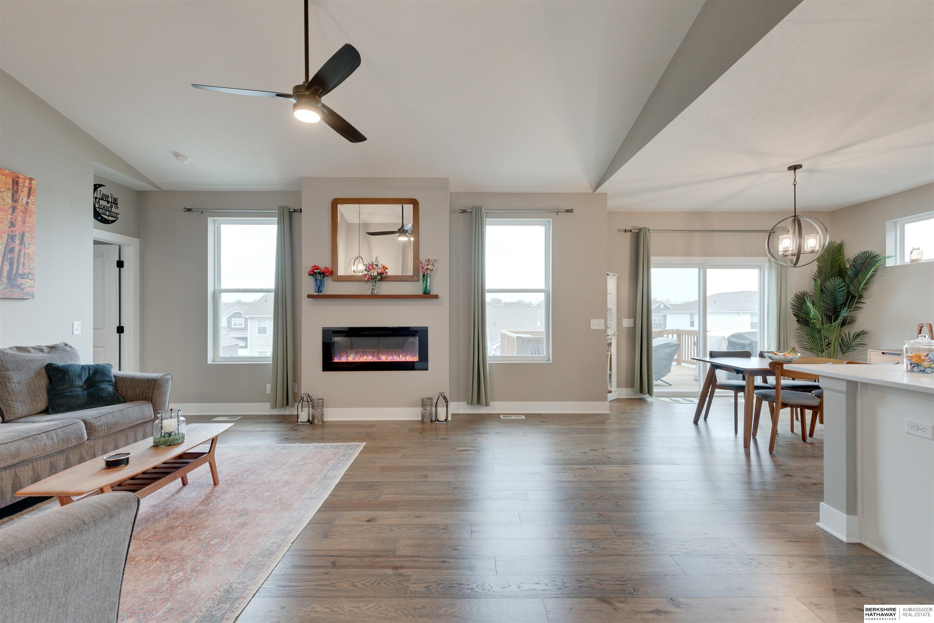 Omaha, Nebraska 68136, United States, 4 Bedrooms Bedrooms, ,3 BathroomsBathrooms,Residential,Pending,101126