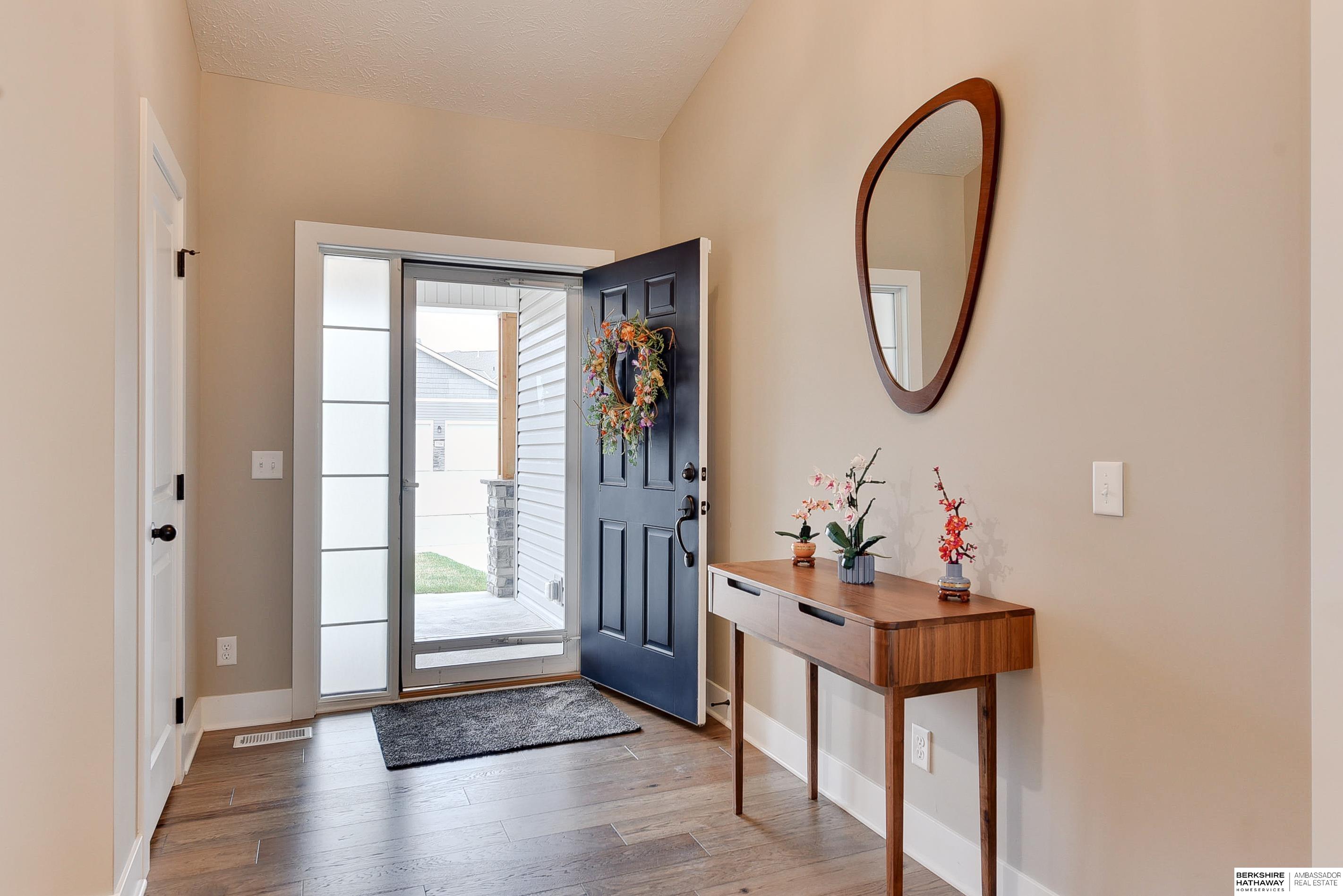 Omaha, Nebraska 68136, United States, 4 Bedrooms Bedrooms, ,3 BathroomsBathrooms,Residential,Pending,101126