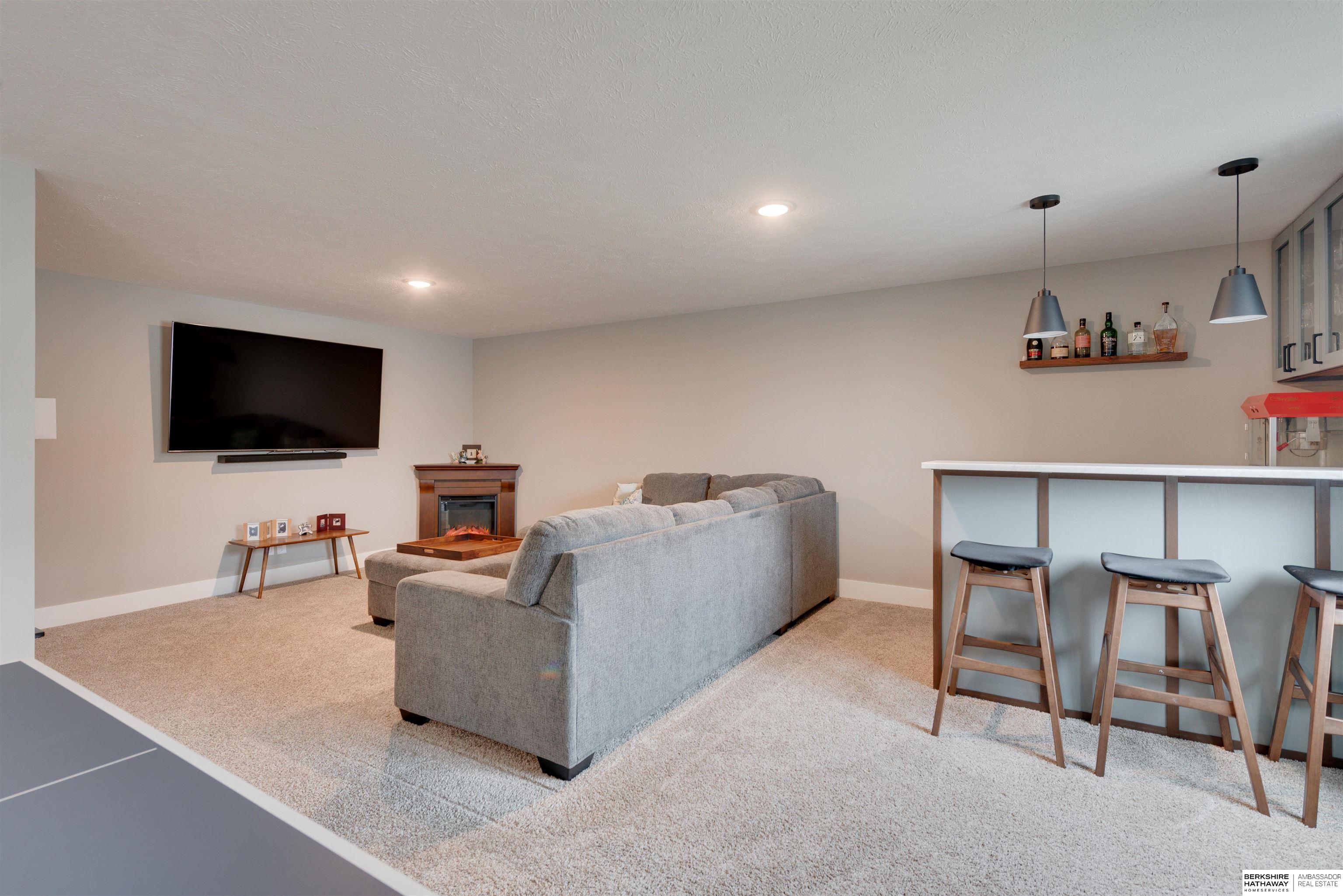 Omaha, Nebraska 68136, United States, 4 Bedrooms Bedrooms, ,3 BathroomsBathrooms,Residential,Pending,101126