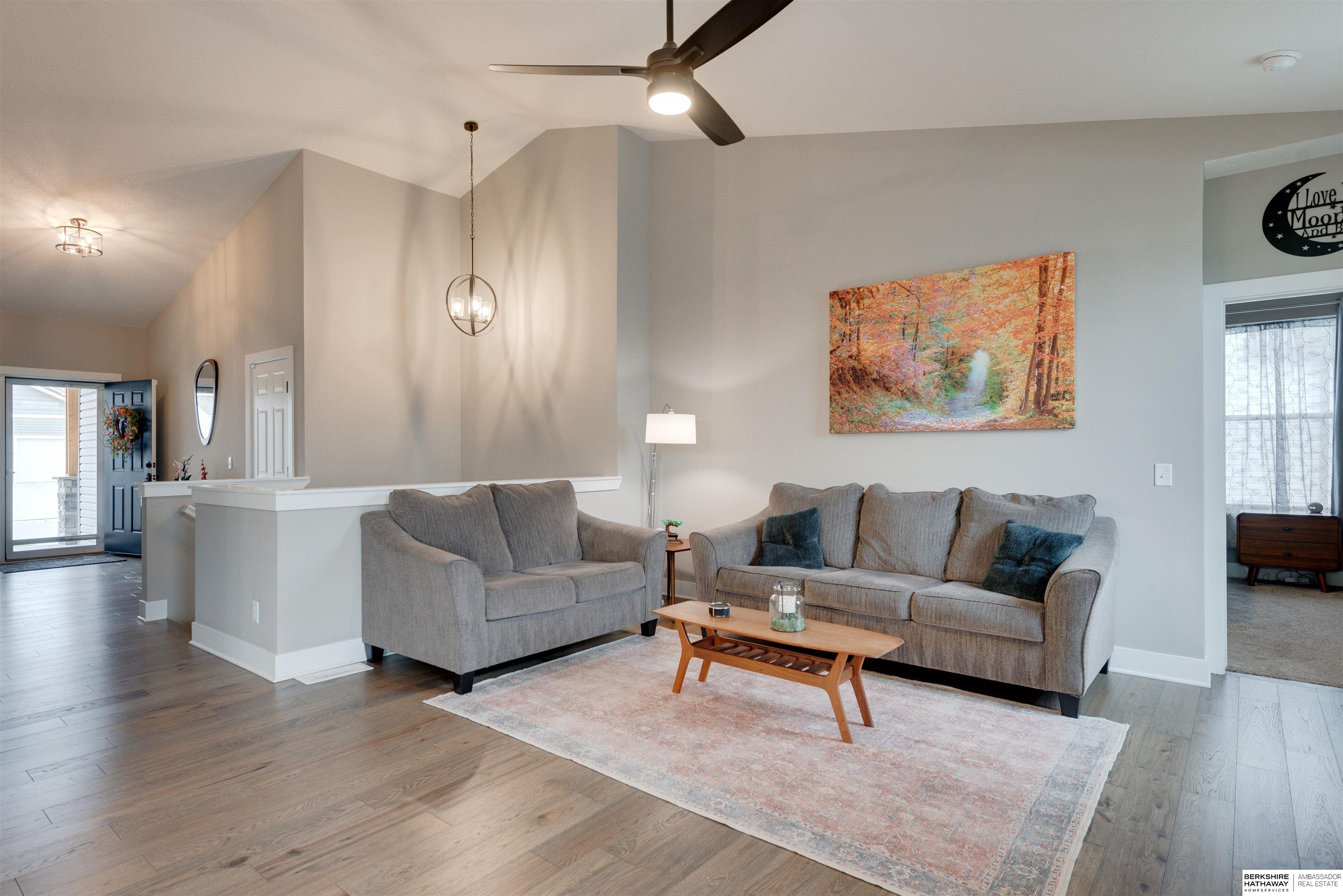 Omaha, Nebraska 68136, United States, 4 Bedrooms Bedrooms, ,3 BathroomsBathrooms,Residential,Pending,101126