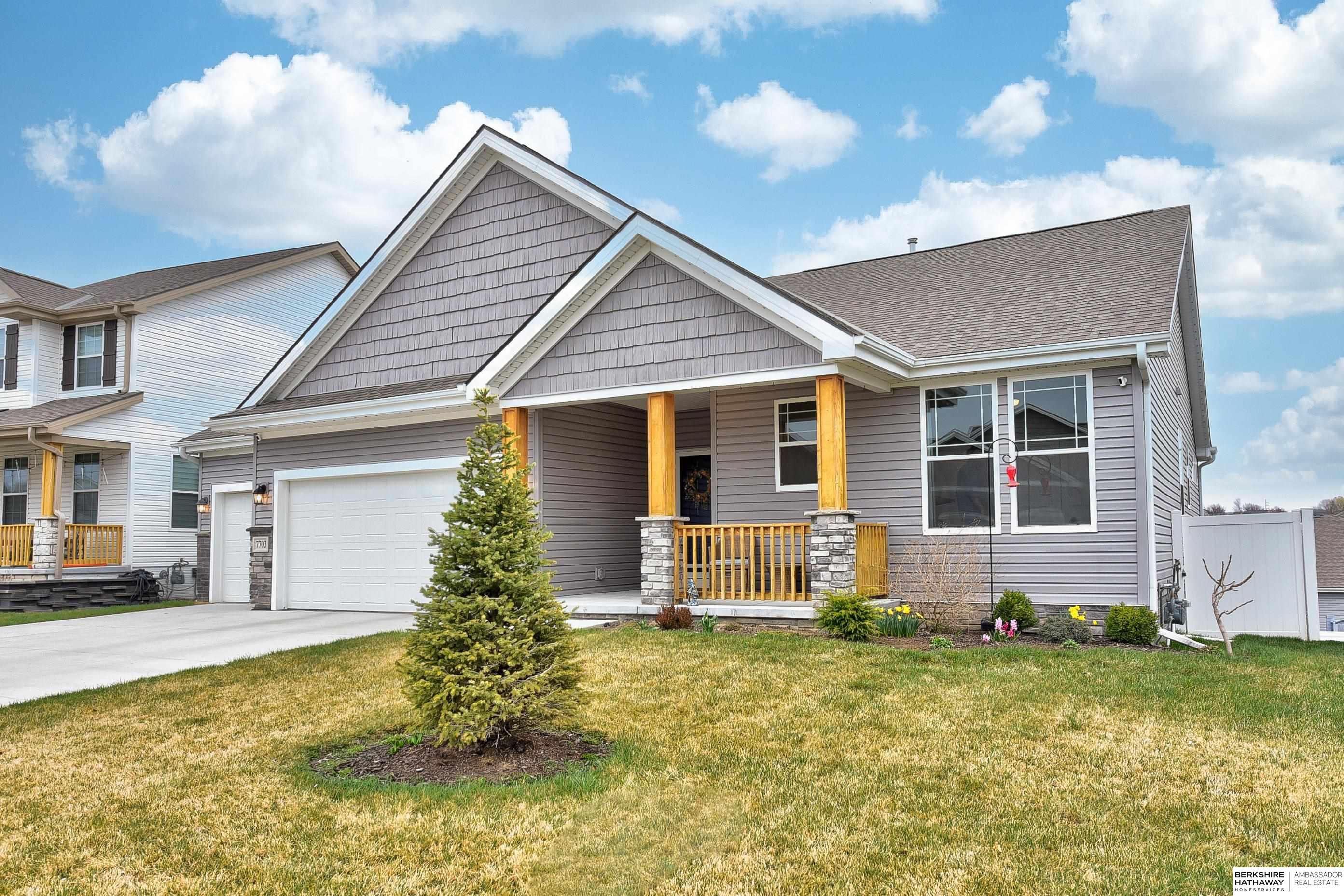 Omaha, Nebraska 68136, United States, 4 Bedrooms Bedrooms, ,3 BathroomsBathrooms,Residential,Pending,101126