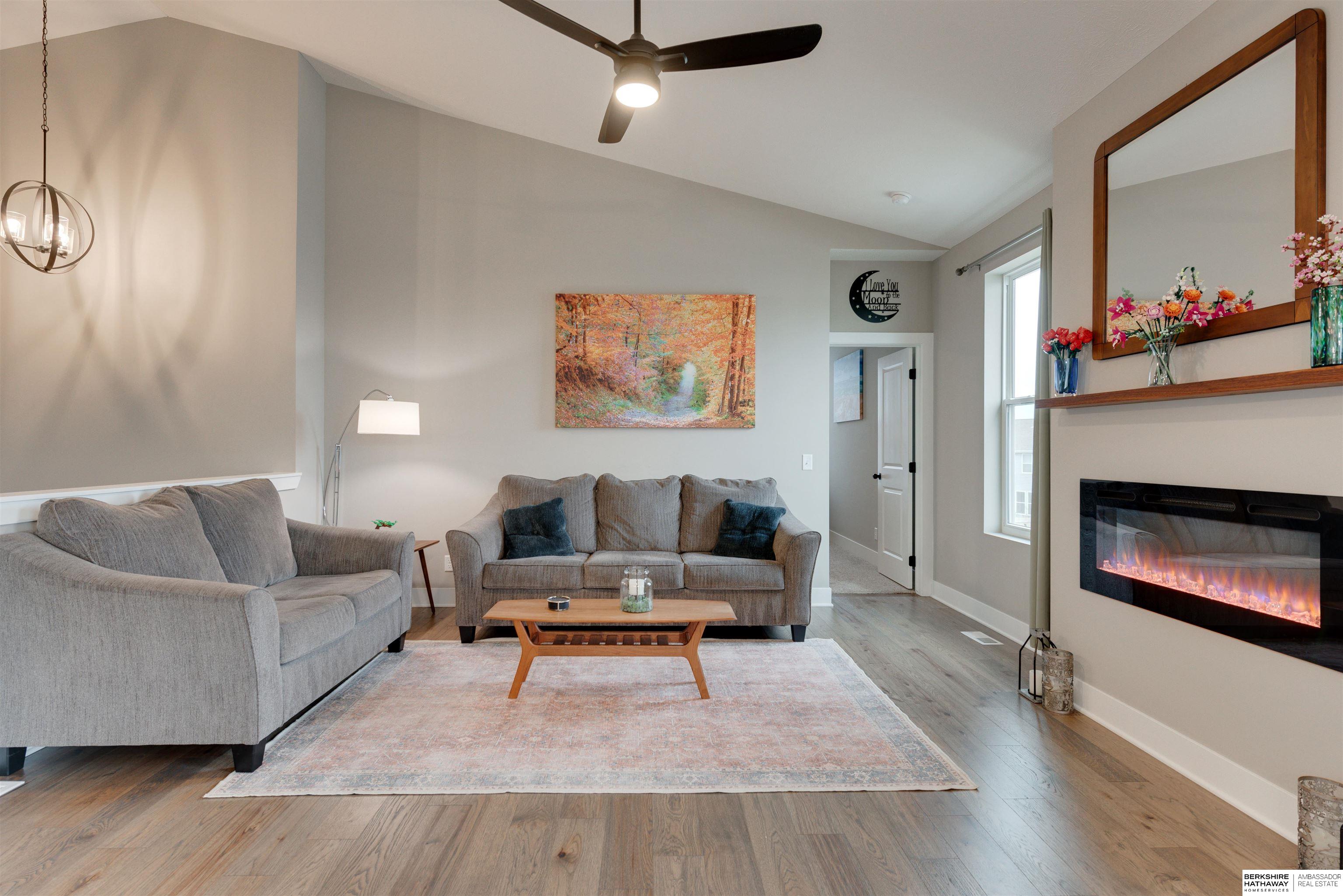 Omaha, Nebraska 68136, United States, 4 Bedrooms Bedrooms, ,3 BathroomsBathrooms,Residential,Pending,101126