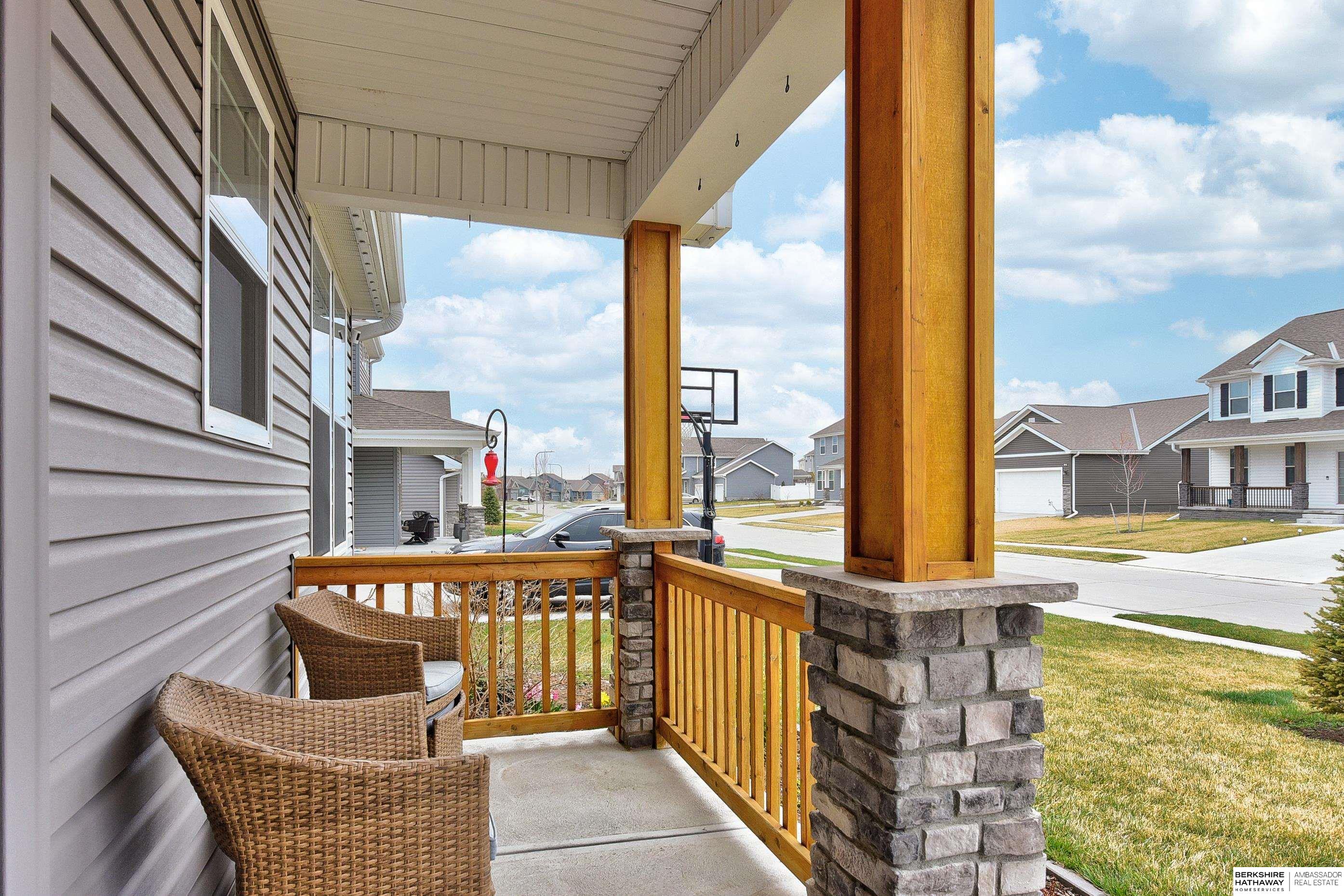 Omaha, Nebraska 68136, United States, 4 Bedrooms Bedrooms, ,3 BathroomsBathrooms,Residential,Pending,101126