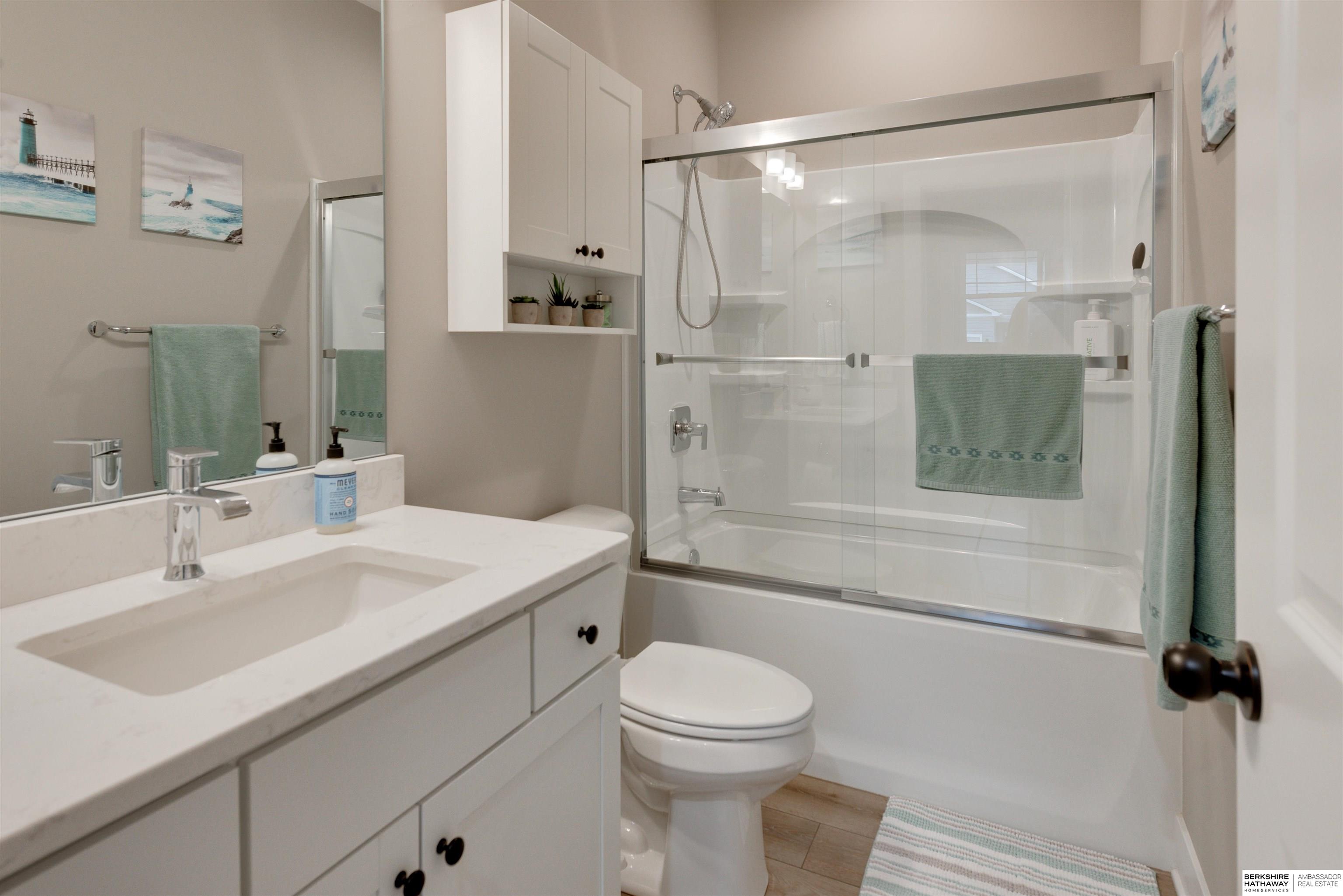 Omaha, Nebraska 68136, United States, 4 Bedrooms Bedrooms, ,3 BathroomsBathrooms,Residential,Pending,101126