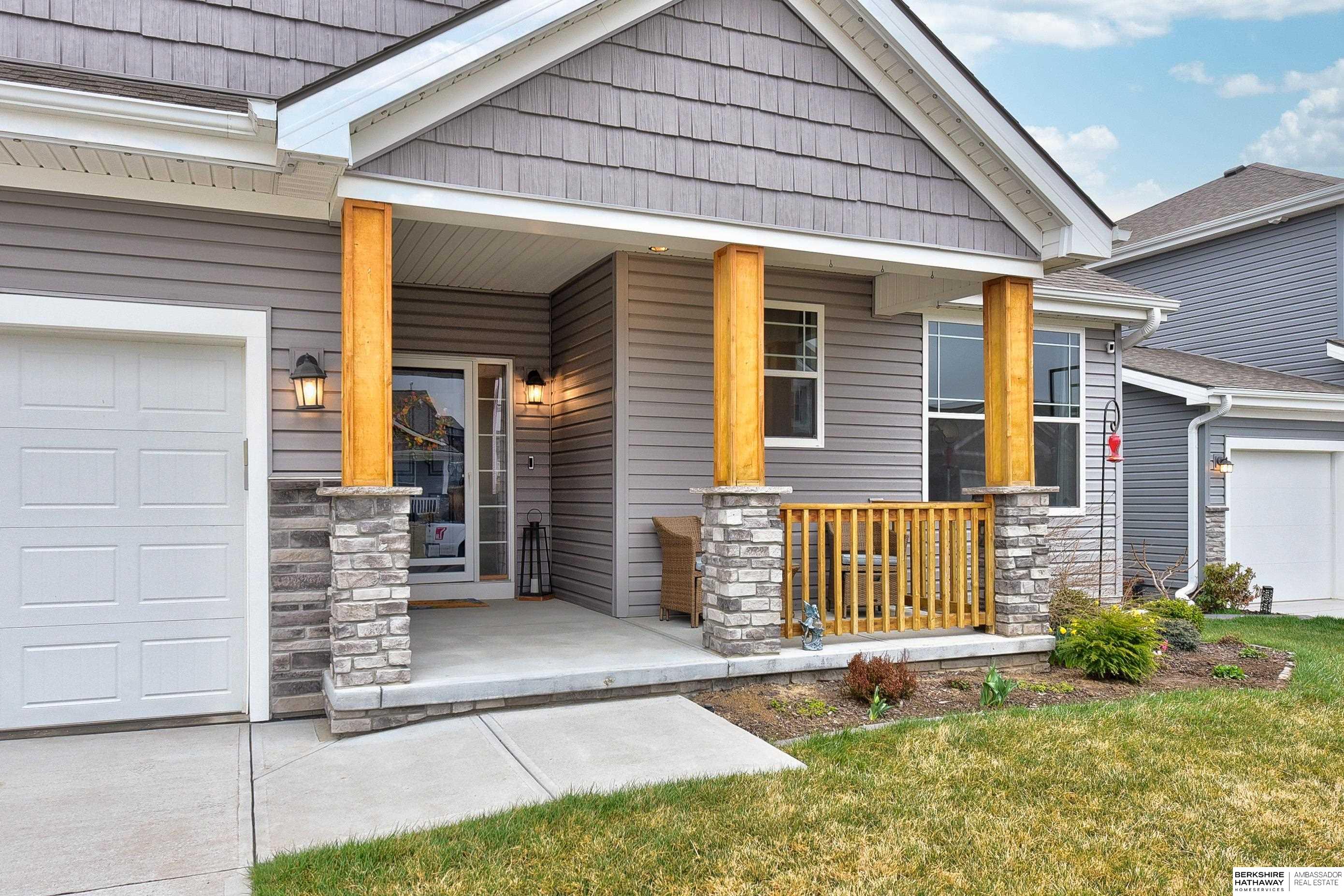 Omaha, Nebraska 68136, United States, 4 Bedrooms Bedrooms, ,3 BathroomsBathrooms,Residential,Pending,101126