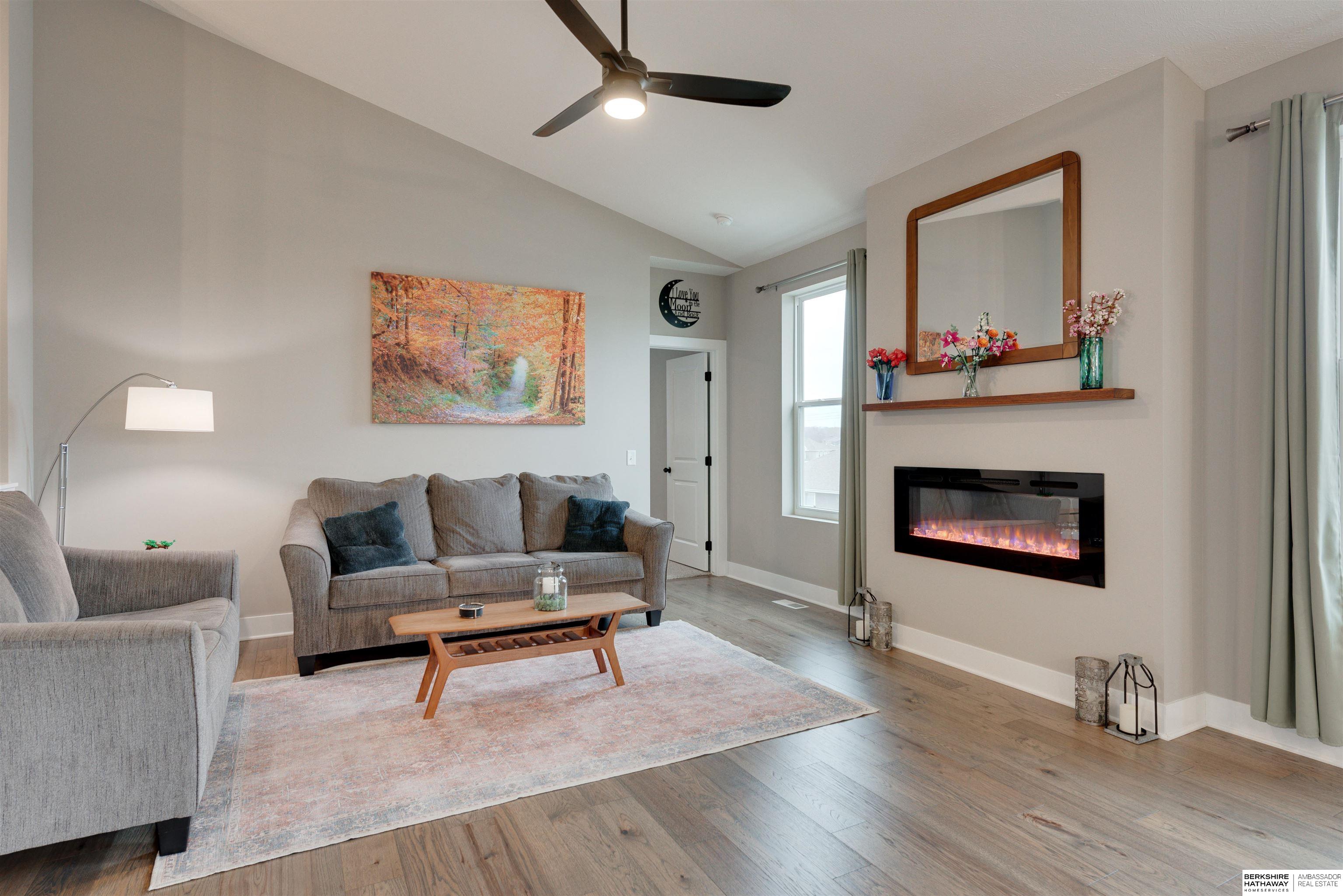 Omaha, Nebraska 68136, United States, 4 Bedrooms Bedrooms, ,3 BathroomsBathrooms,Residential,Pending,101126