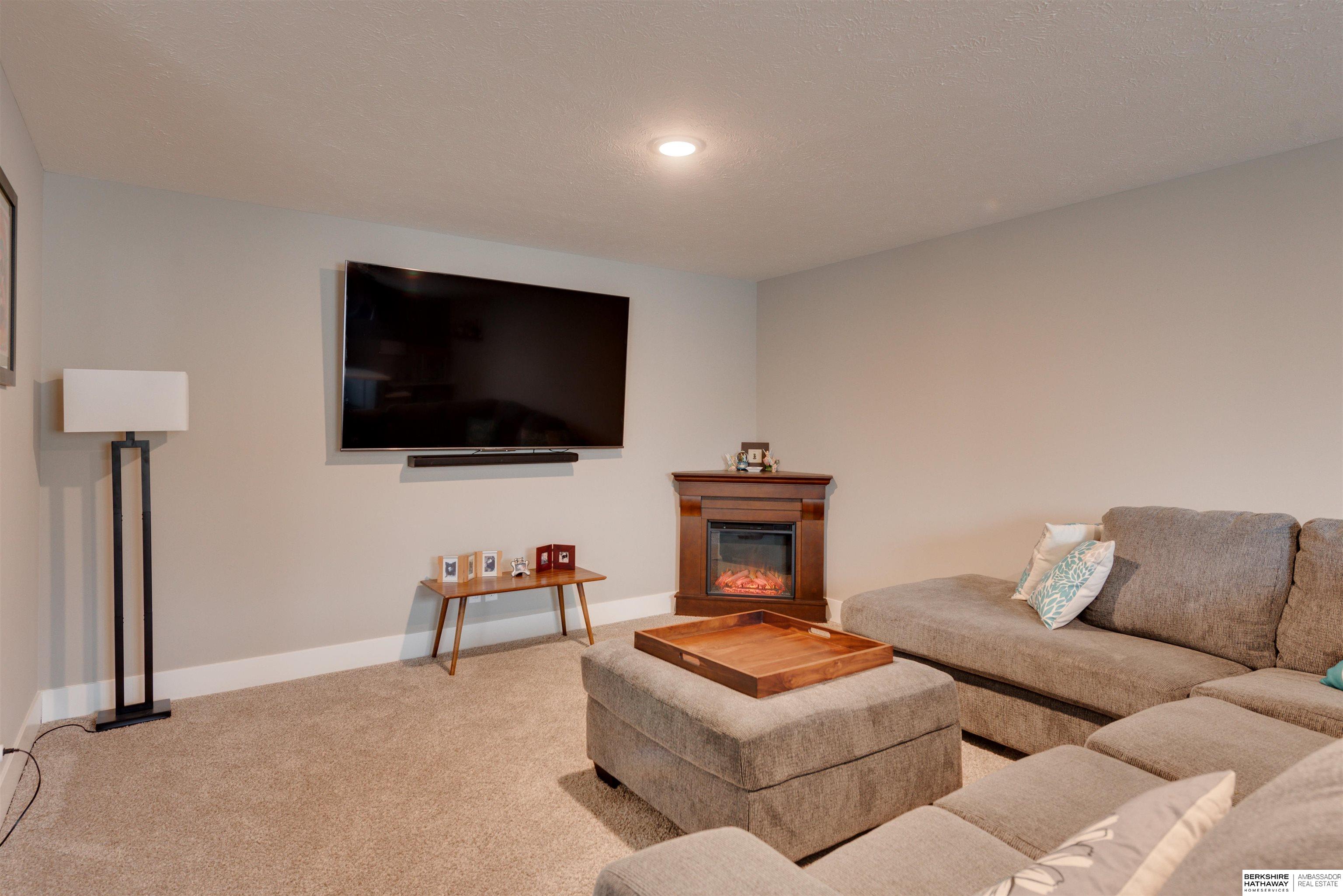 Omaha, Nebraska 68136, United States, 4 Bedrooms Bedrooms, ,3 BathroomsBathrooms,Residential,Pending,101126