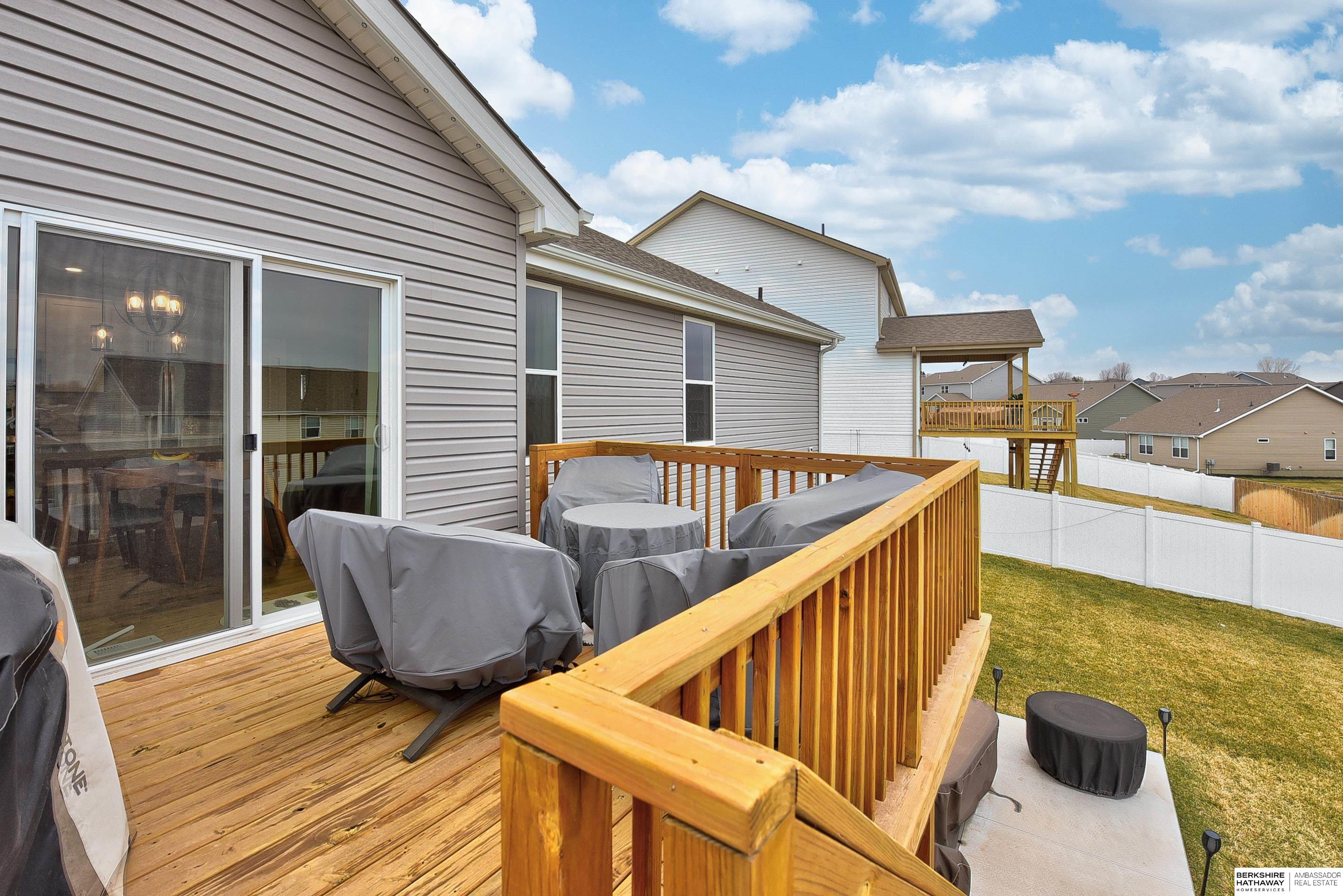 Omaha, Nebraska 68136, United States, 4 Bedrooms Bedrooms, ,3 BathroomsBathrooms,Residential,Pending,101126