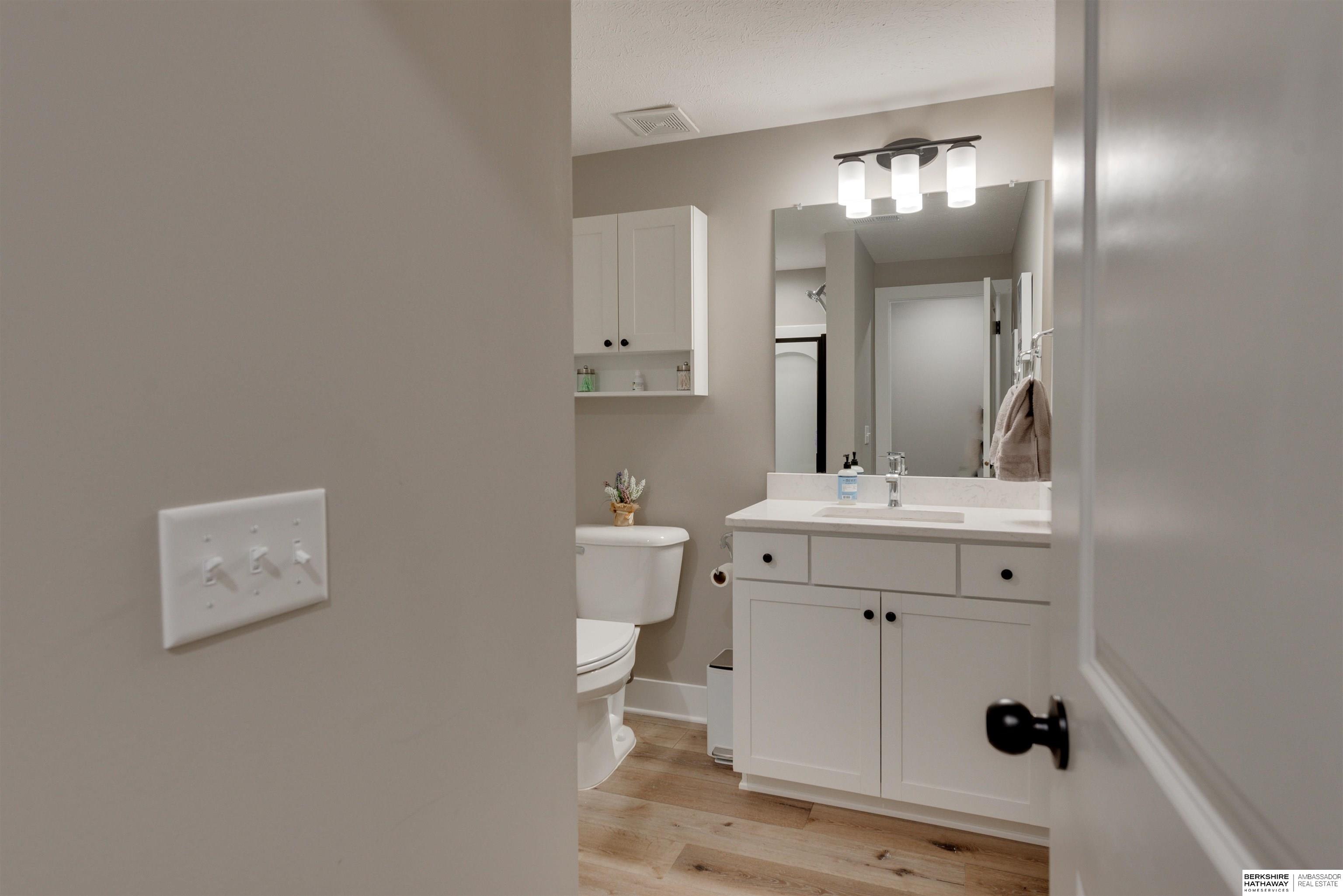 Omaha, Nebraska 68136, United States, 4 Bedrooms Bedrooms, ,3 BathroomsBathrooms,Residential,Pending,101126