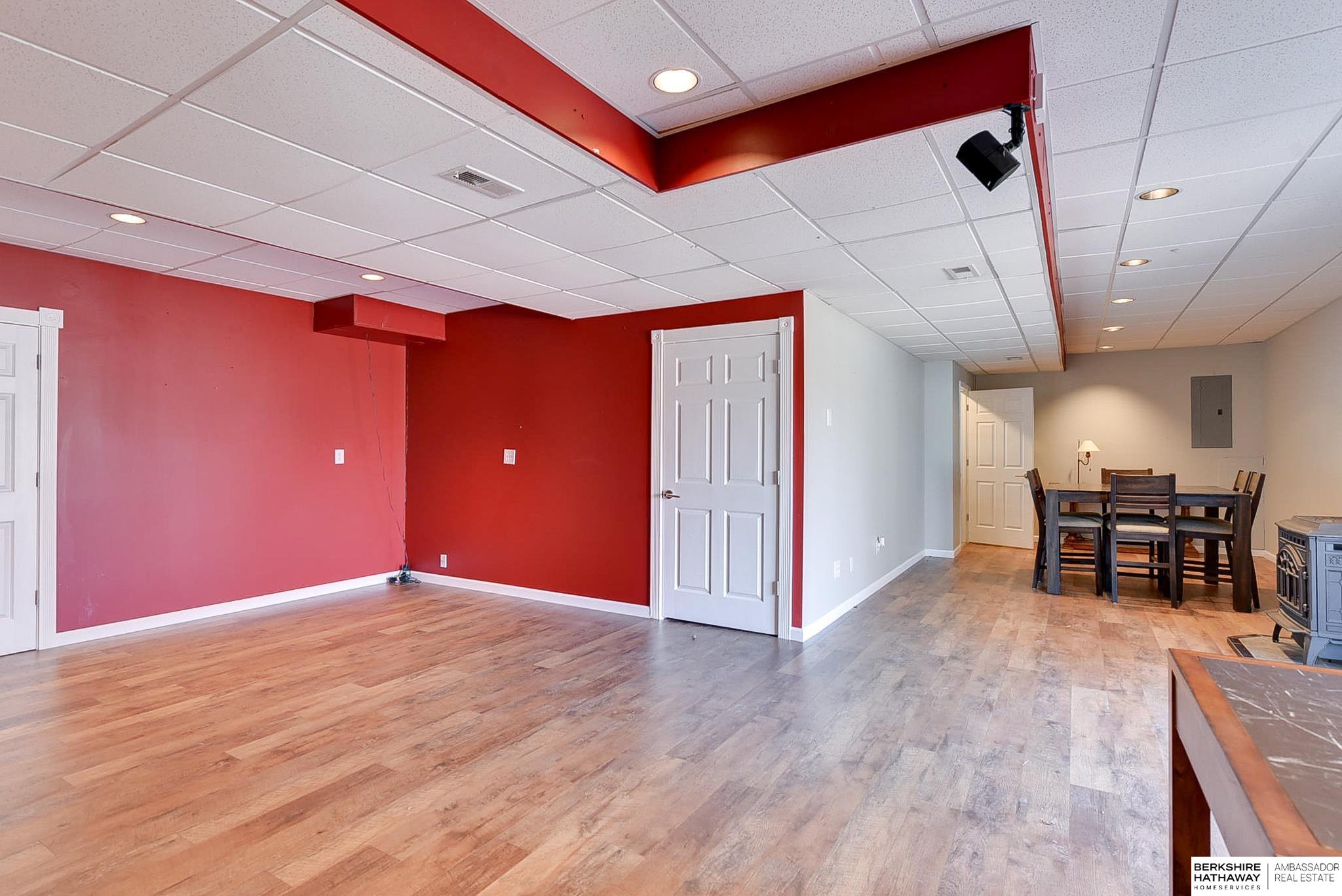 Omaha, Nebraska 68136, United States, 4 Bedrooms Bedrooms, ,3 BathroomsBathrooms,Residential,Active,112966