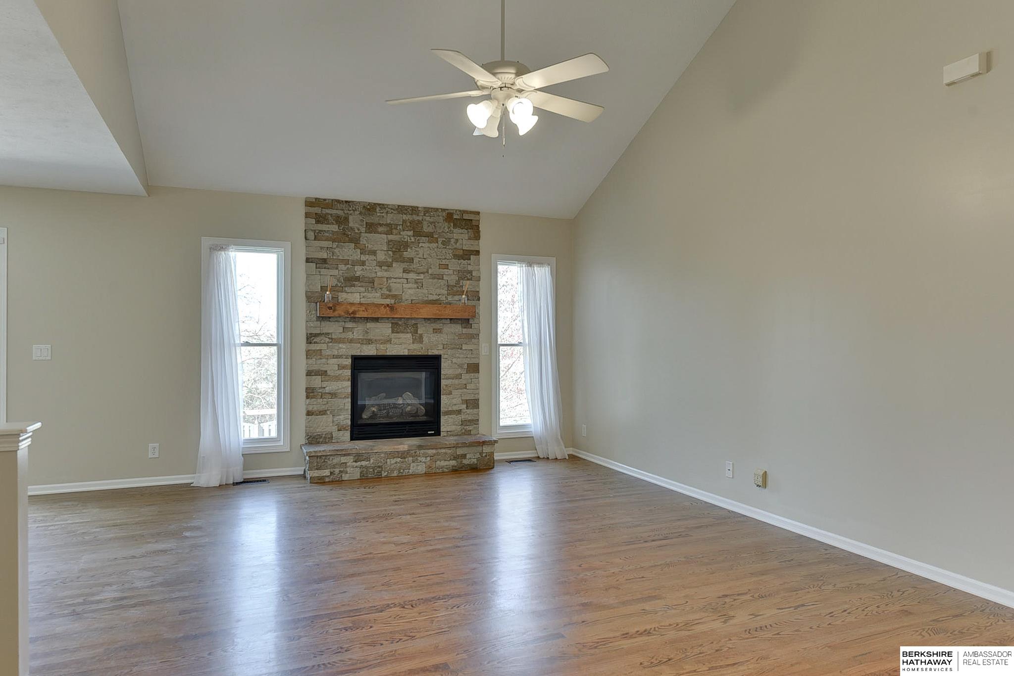 Omaha, Nebraska 68136, United States, 4 Bedrooms Bedrooms, ,3 BathroomsBathrooms,Residential,Active,112966