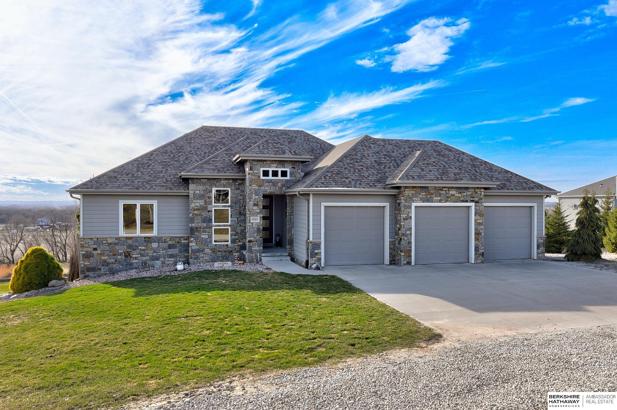 Louisville, Nebraska 68037, United States, 3 Bedrooms Bedrooms, ,3 BathroomsBathrooms,Residential,Active,97963