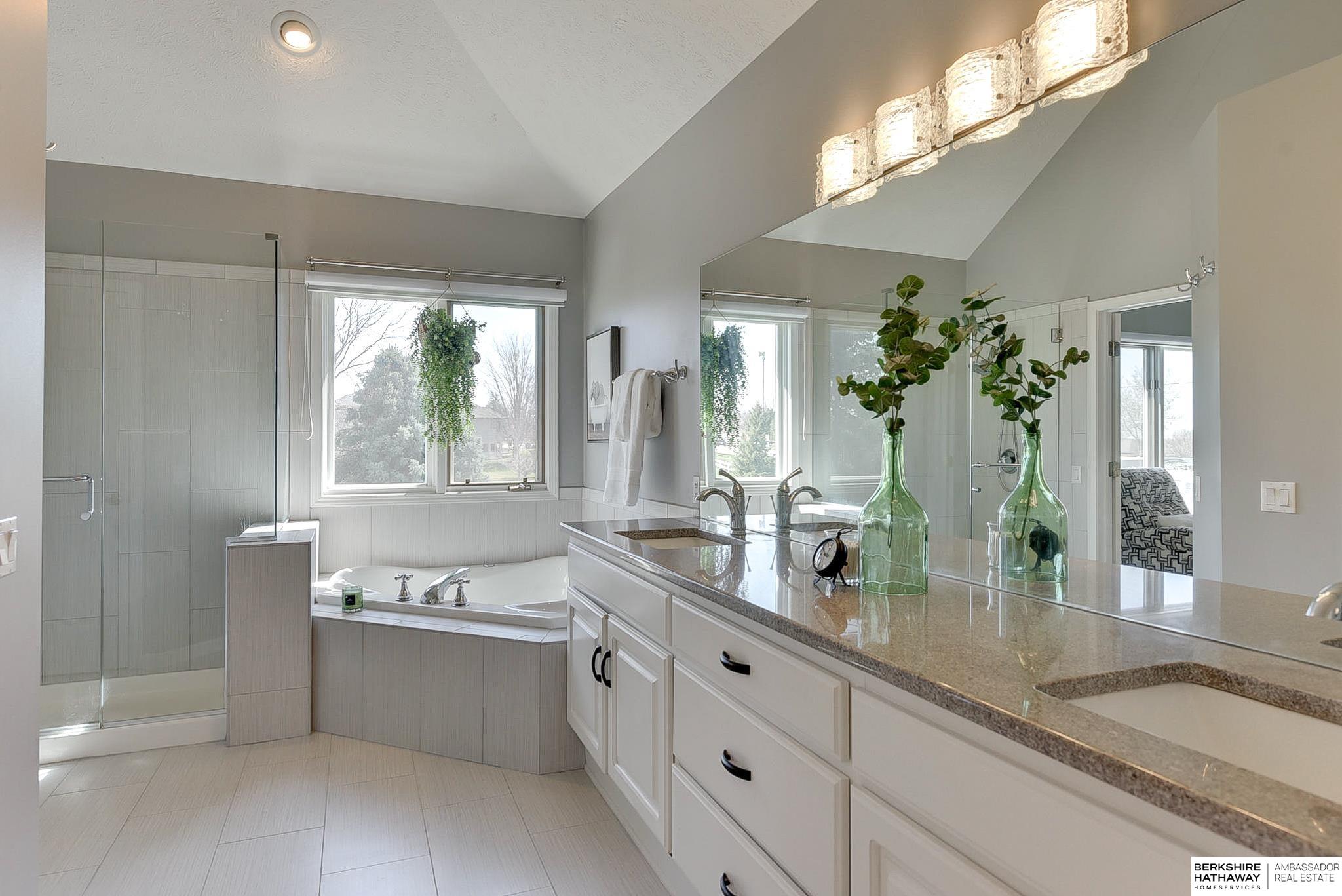 Omaha, Nebraska 68136, United States, 3 Bedrooms Bedrooms, ,3 BathroomsBathrooms,Residential,Active,98334