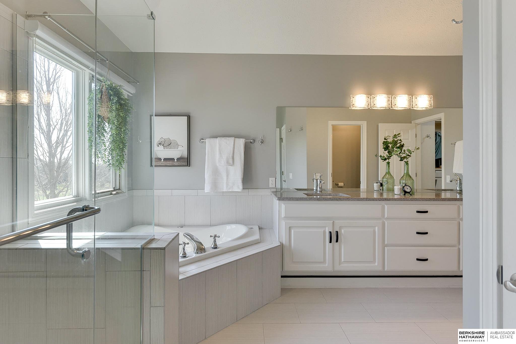 Omaha, Nebraska 68136, United States, 3 Bedrooms Bedrooms, ,3 BathroomsBathrooms,Residential,Active,98334