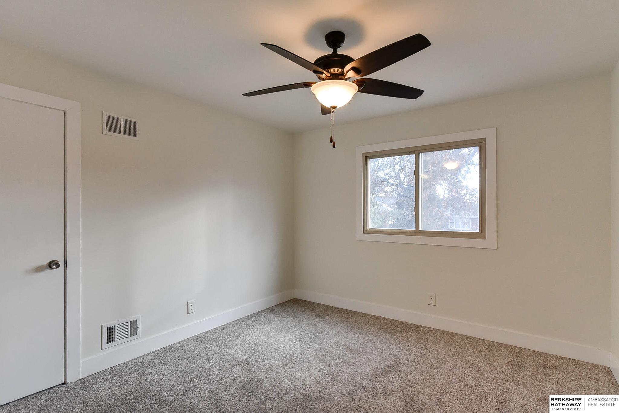 Omaha, Nebraska 68134, United States, 4 Bedrooms Bedrooms, ,3 BathroomsBathrooms,Residential,Pending,18602