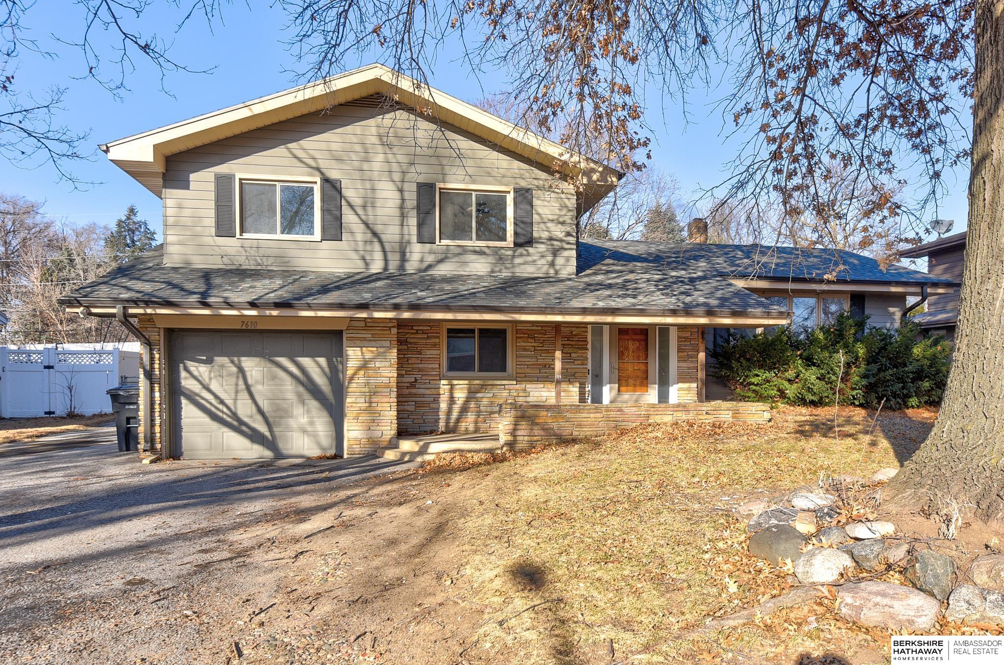 Omaha, Nebraska 68134, United States, 4 Bedrooms Bedrooms, ,3 BathroomsBathrooms,Residential,Pending,18602