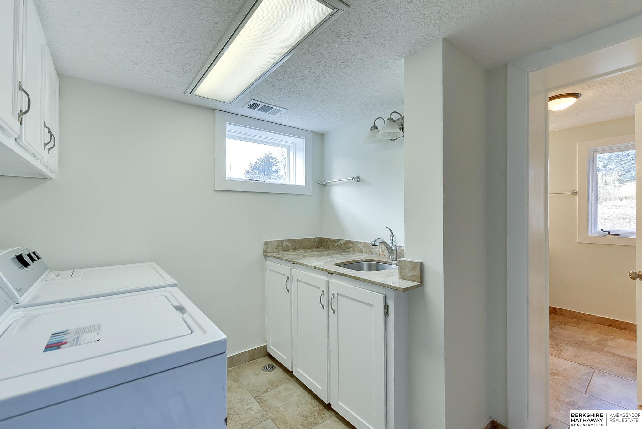 Omaha, Nebraska 68134, United States, 4 Bedrooms Bedrooms, ,3 BathroomsBathrooms,Residential,Pending,18602