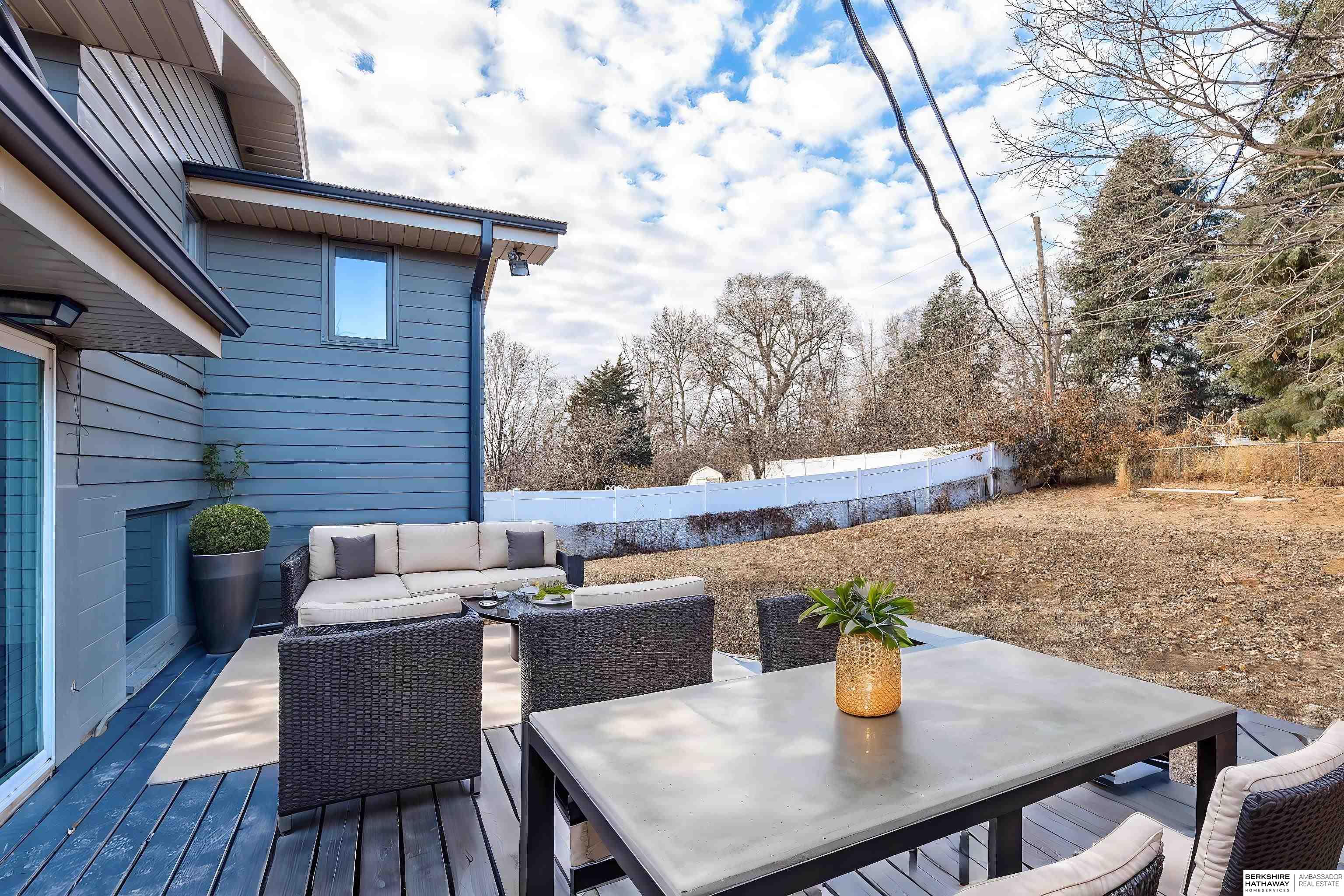 Omaha, Nebraska 68134, United States, 4 Bedrooms Bedrooms, ,3 BathroomsBathrooms,Residential,Pending,18602