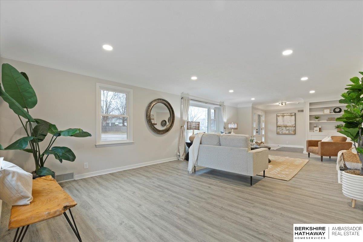 Elkhorn, Nebraska 68022, United States, 4 Bedrooms Bedrooms, ,3 BathroomsBathrooms,Residential,Active,98909