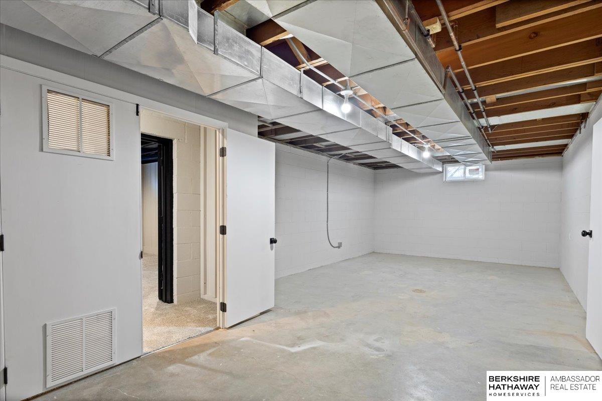 Elkhorn, Nebraska 68022, United States, 4 Bedrooms Bedrooms, ,3 BathroomsBathrooms,Residential,Active,98909