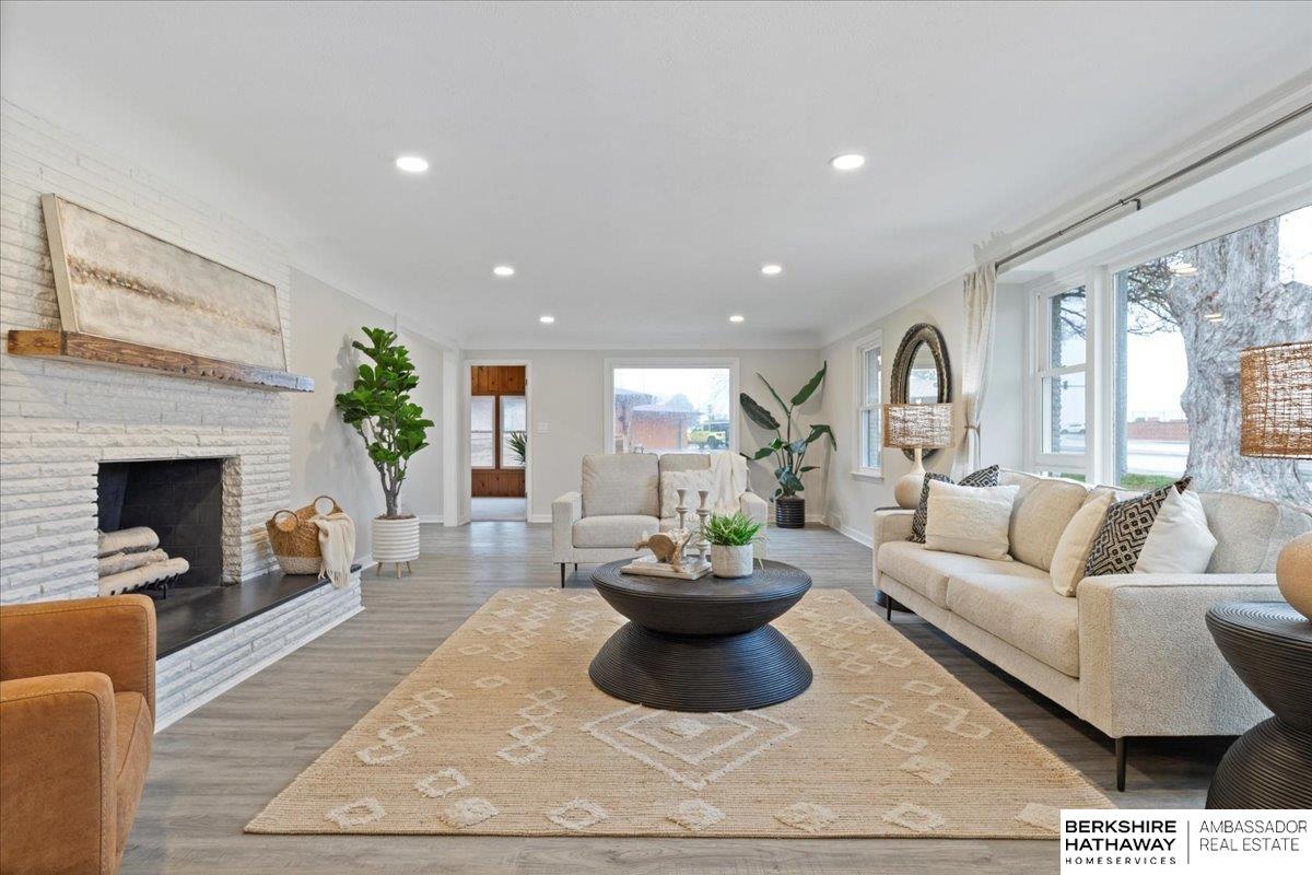 Elkhorn, Nebraska 68022, United States, 4 Bedrooms Bedrooms, ,3 BathroomsBathrooms,Residential,Active,98909