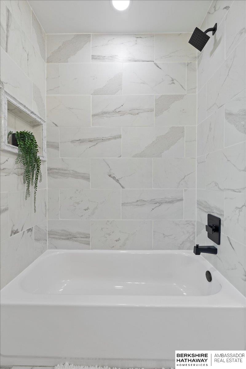 Elkhorn, Nebraska 68022, United States, 4 Bedrooms Bedrooms, ,3 BathroomsBathrooms,Residential,Active,98909