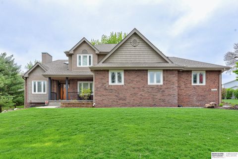 MLS: 22510863