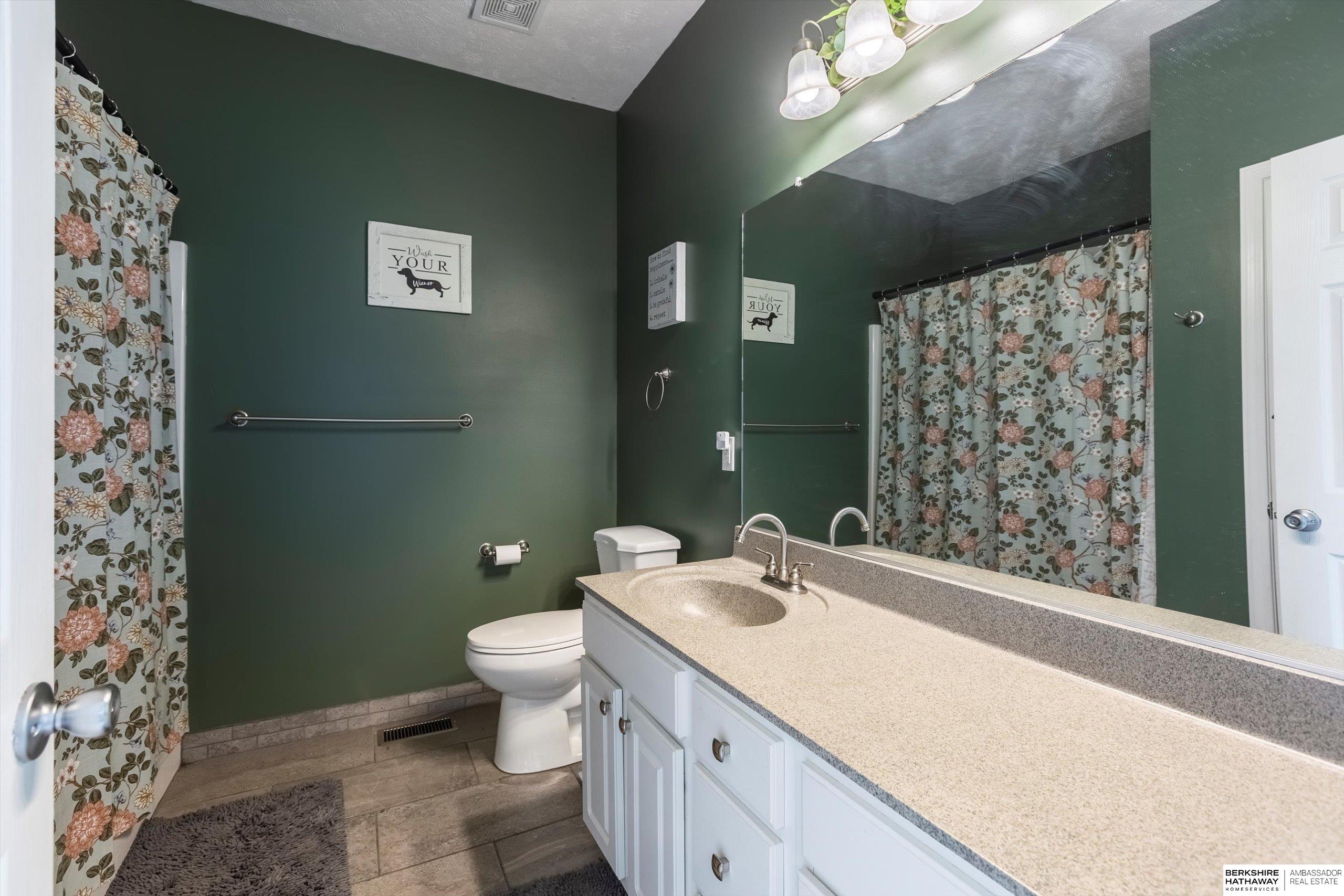 Omaha, Nebraska 68116, United States, 3 Bedrooms Bedrooms, ,3 BathroomsBathrooms,Residential,Active,95305