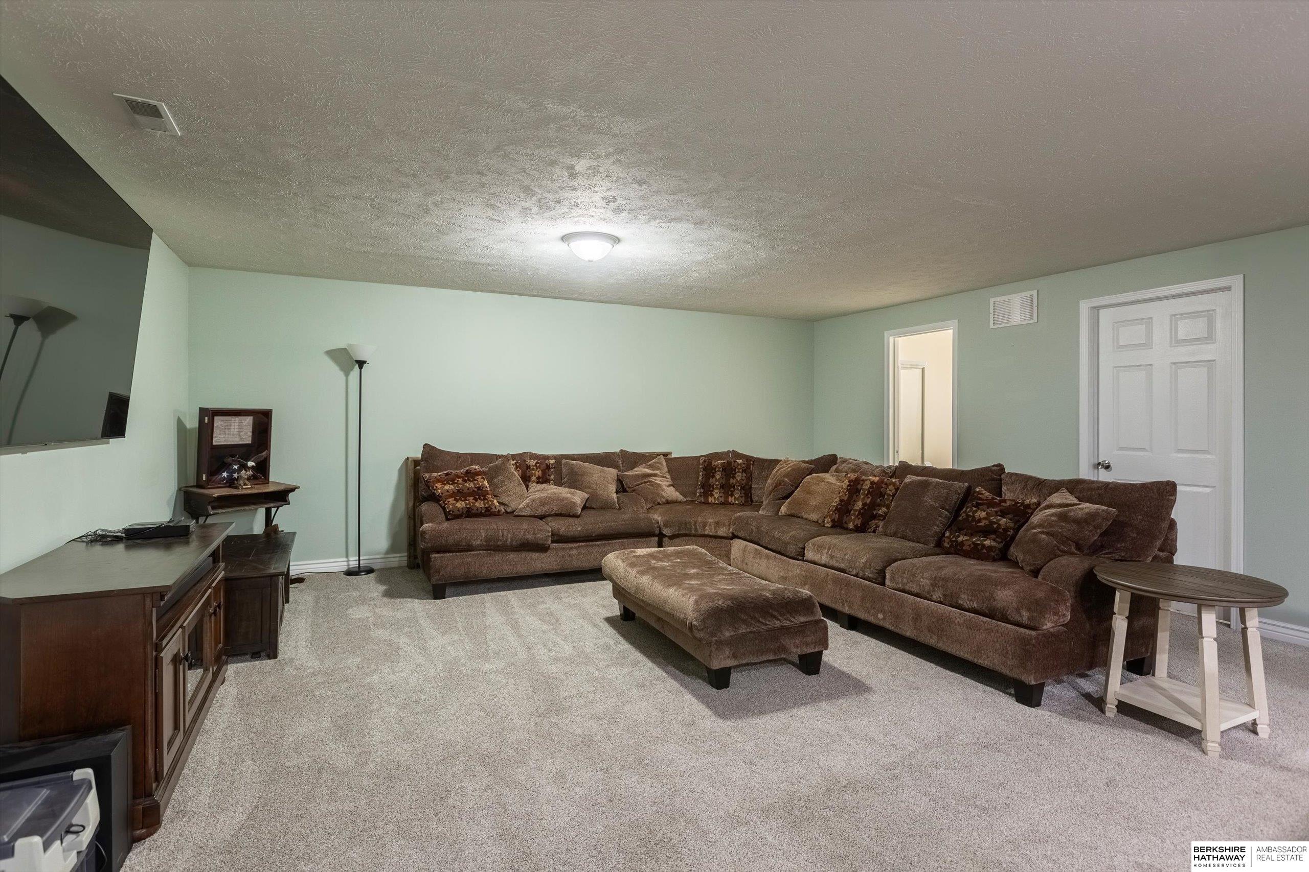 Omaha, Nebraska 68116, United States, 3 Bedrooms Bedrooms, ,3 BathroomsBathrooms,Residential,Active,95305