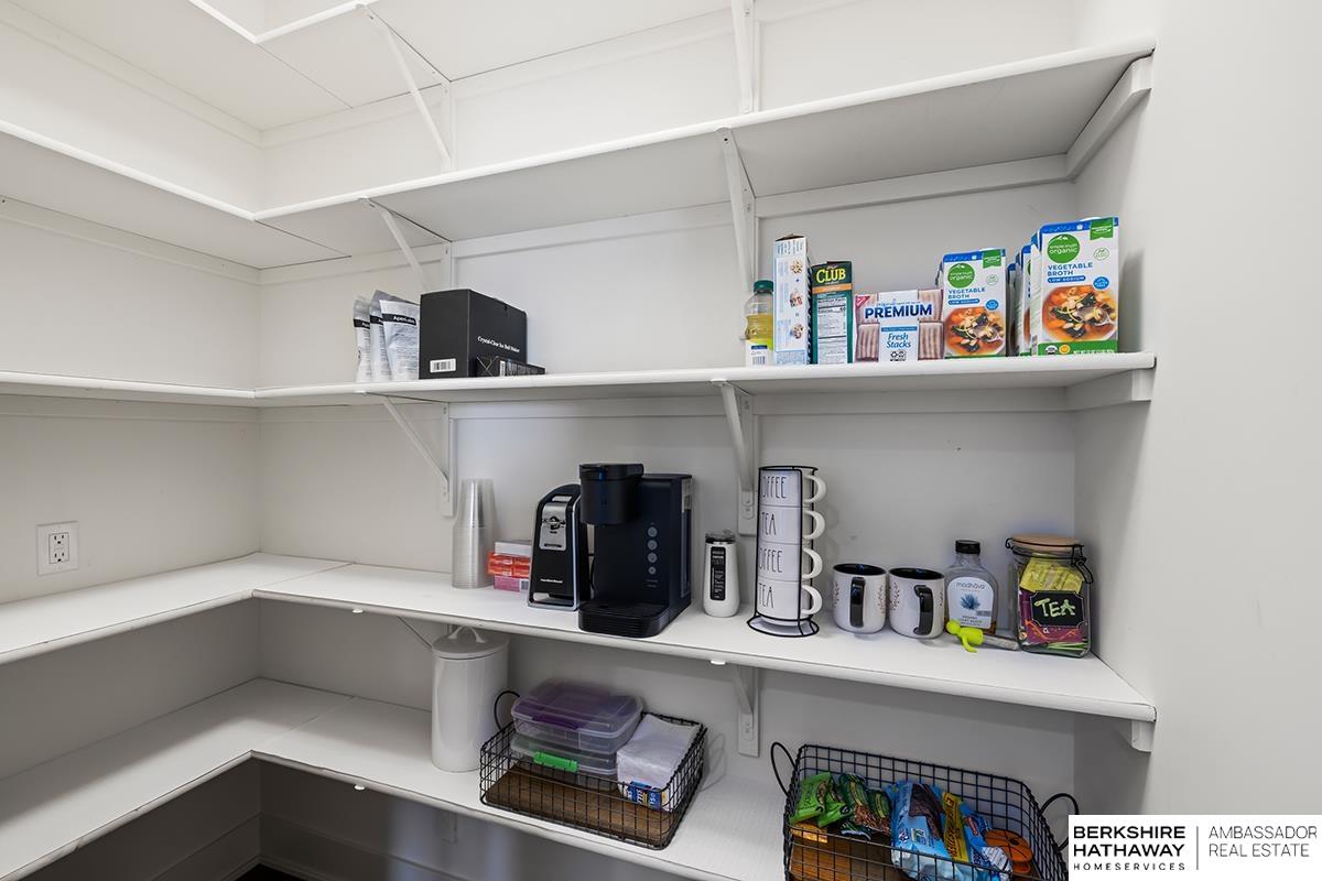 Elkhorn, Nebraska 68022, United States, 4 Bedrooms Bedrooms, ,4 BathroomsBathrooms,Residential,Pending,18723