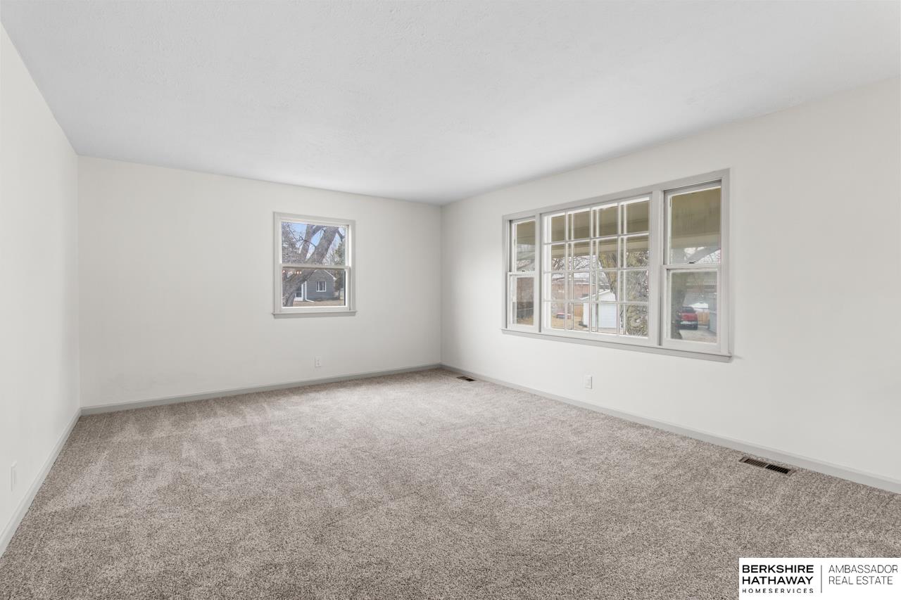 Omaha, Nebraska 68134, United States, 3 Bedrooms Bedrooms, ,2 BathroomsBathrooms,Residential,Pending,92921