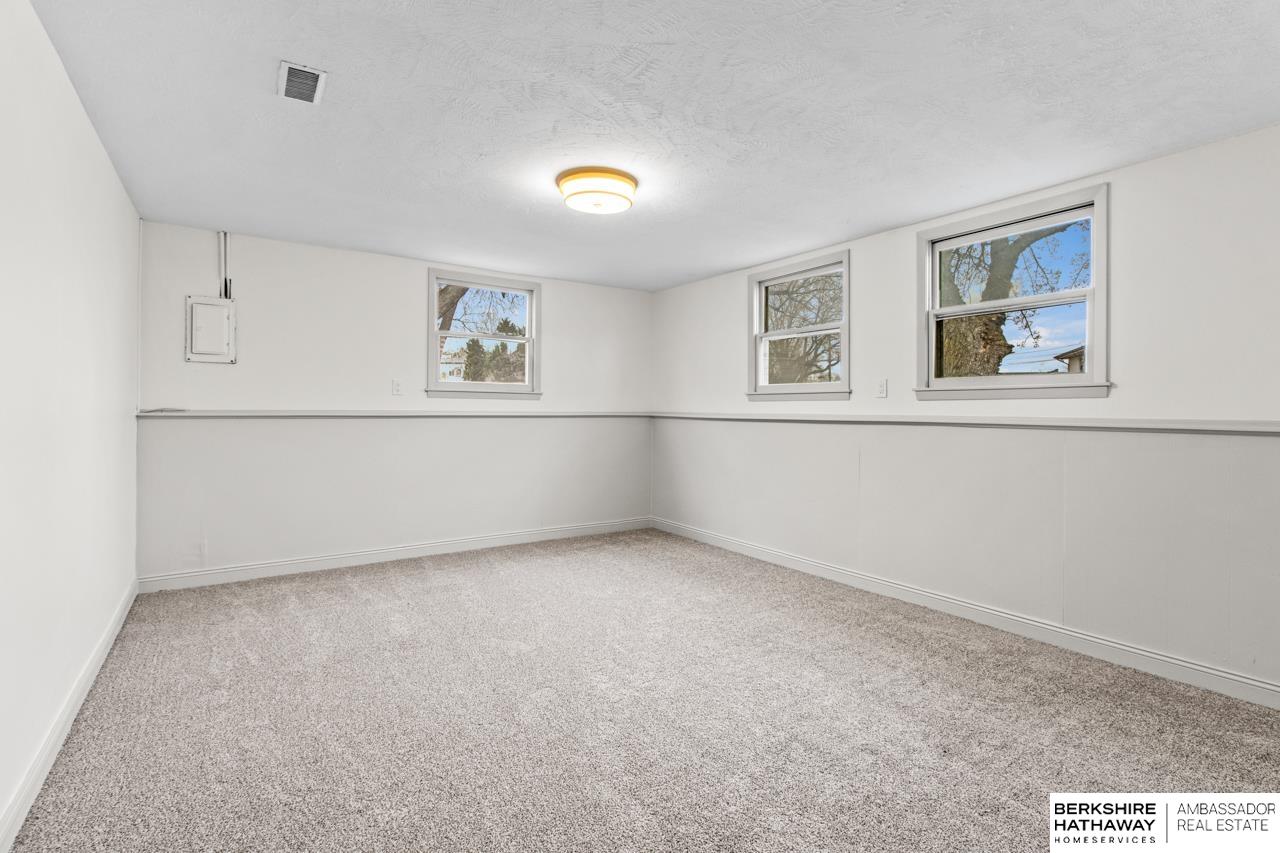 Omaha, Nebraska 68134, United States, 3 Bedrooms Bedrooms, ,2 BathroomsBathrooms,Residential,Pending,92921