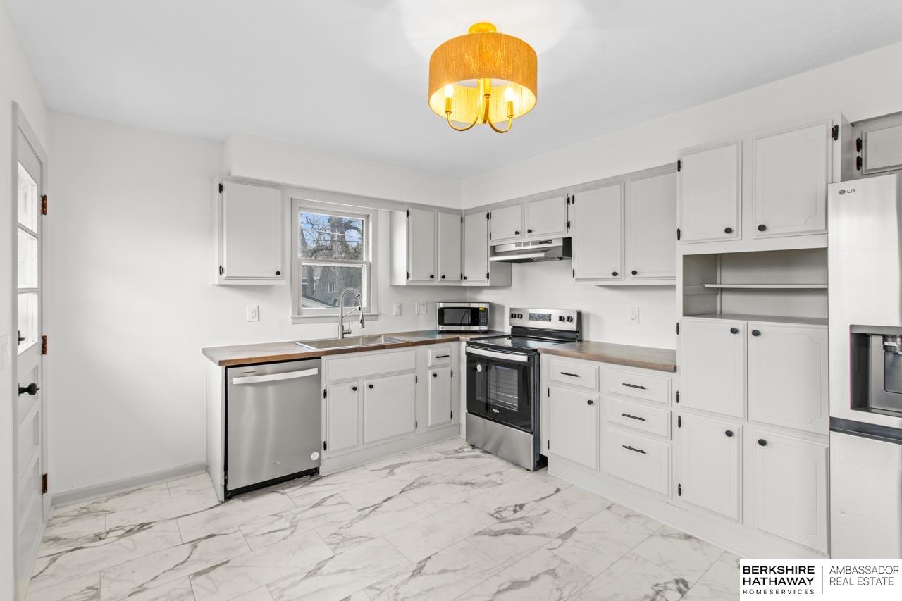 Omaha, Nebraska 68134, United States, 3 Bedrooms Bedrooms, ,2 BathroomsBathrooms,Residential,Pending,92921