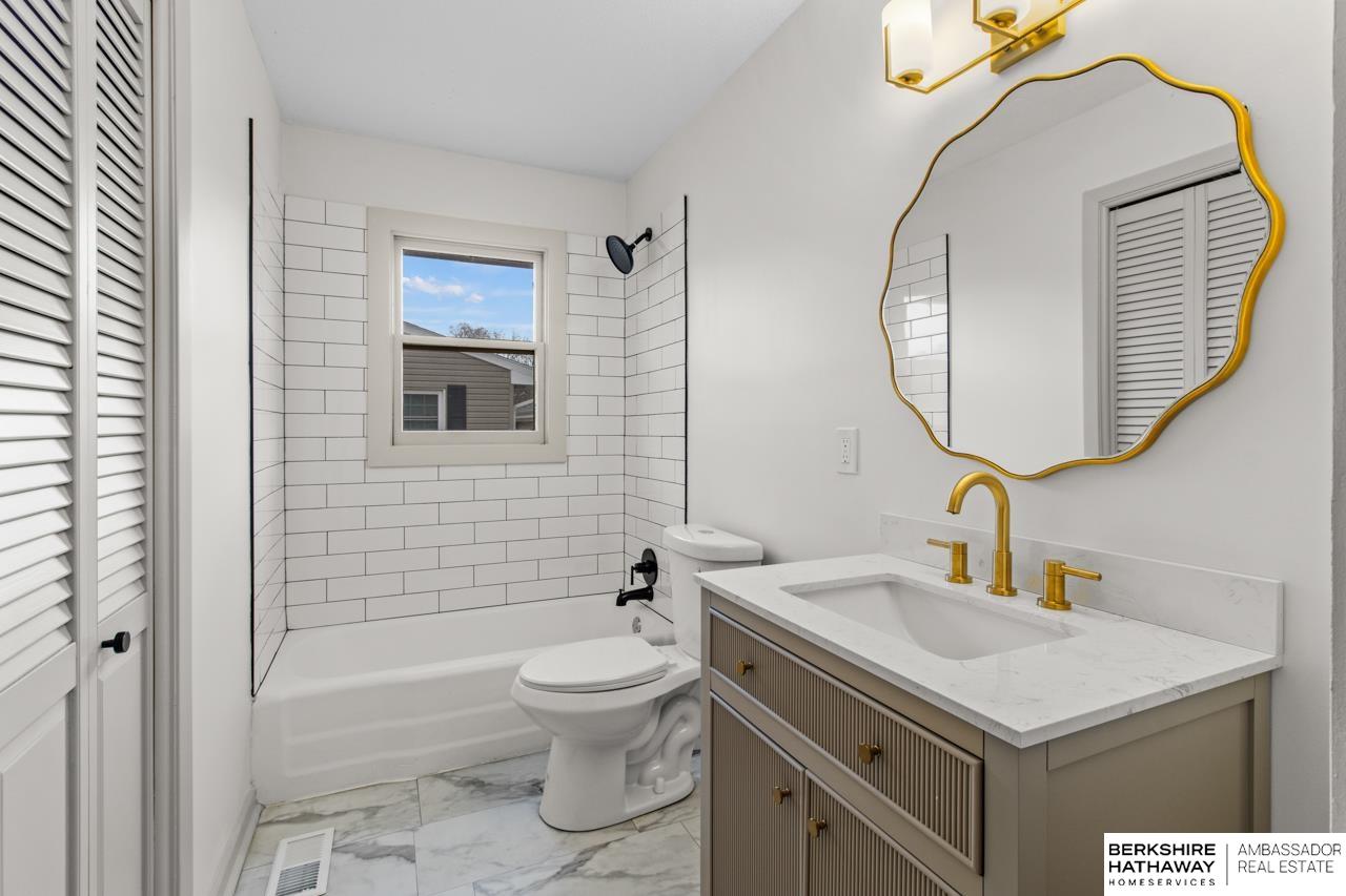 Omaha, Nebraska 68134, United States, 3 Bedrooms Bedrooms, ,2 BathroomsBathrooms,Residential,Pending,92921