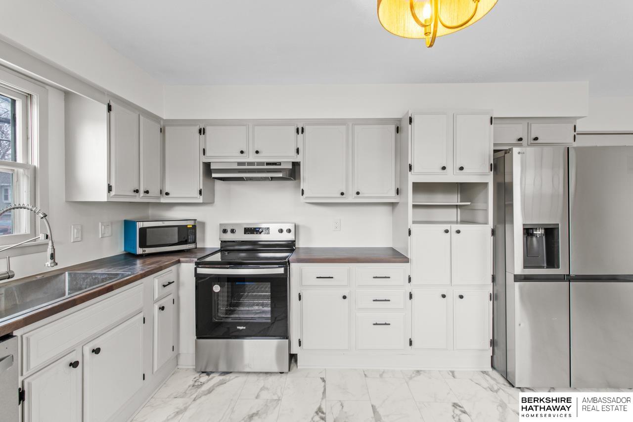 Omaha, Nebraska 68134, United States, 3 Bedrooms Bedrooms, ,2 BathroomsBathrooms,Residential,Pending,92921