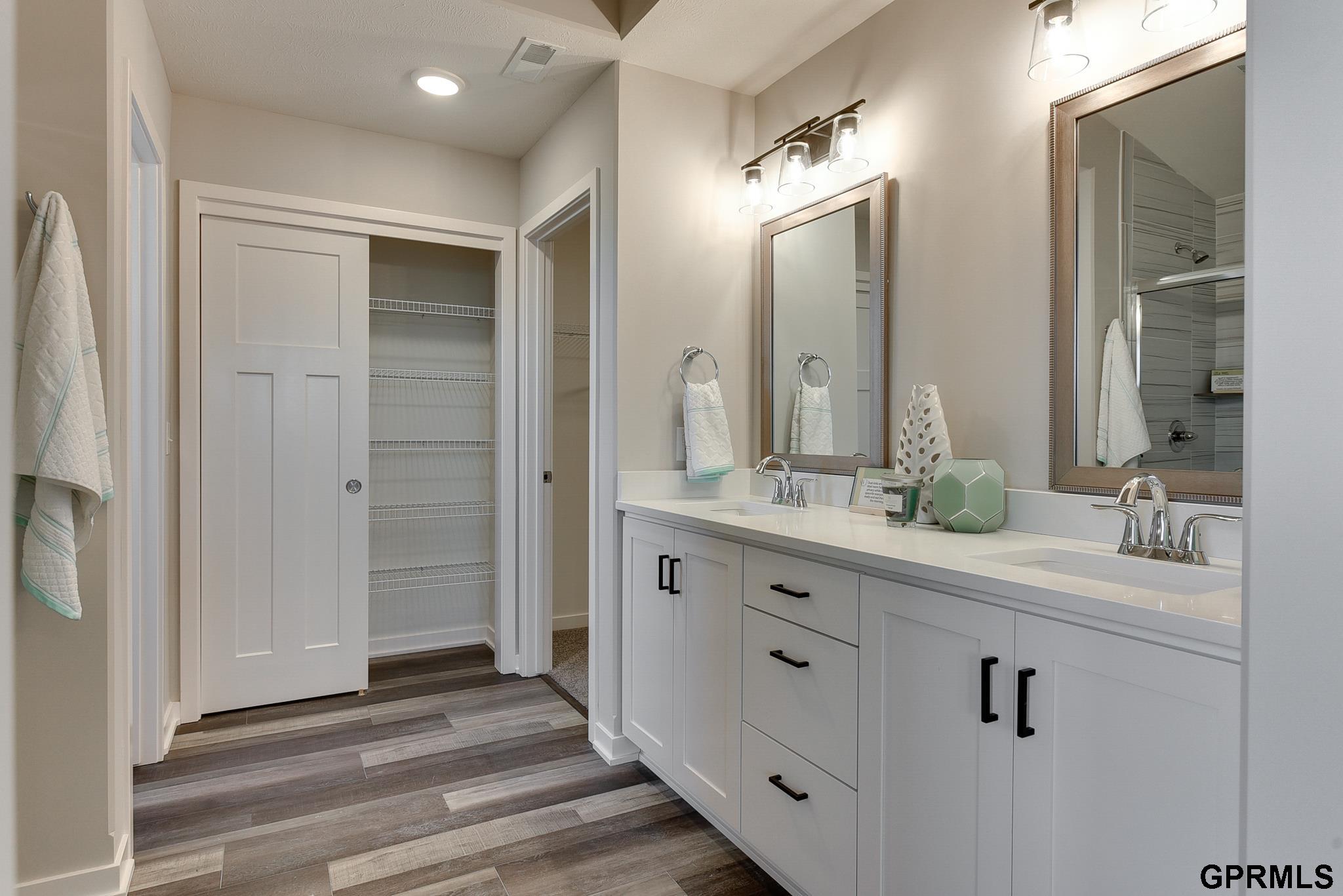 Elkhorn, Nebraska 68022, United States, 4 Bedrooms Bedrooms, ,3 BathroomsBathrooms,Residential,Active,23796