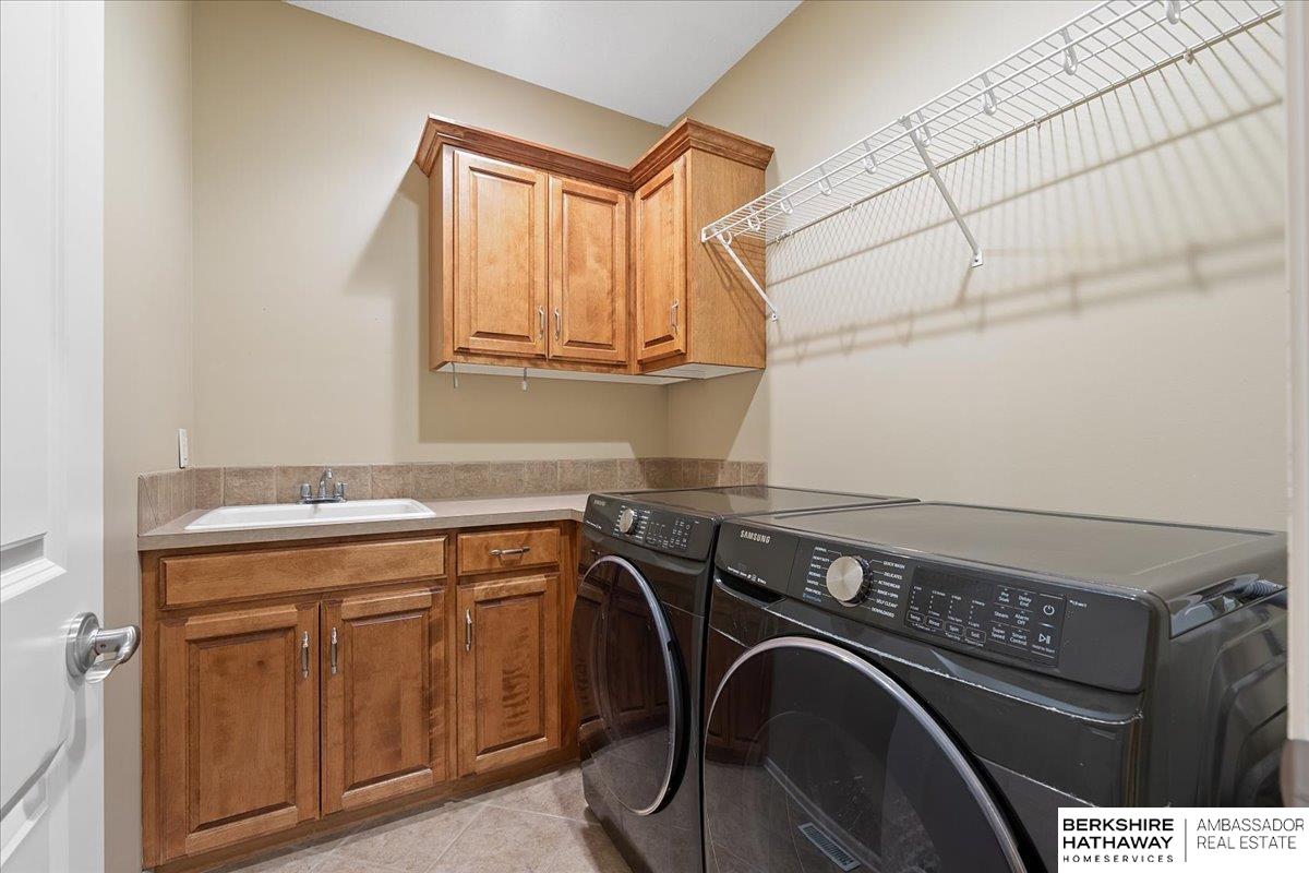 Omaha, Nebraska 68022, United States, 5 Bedrooms Bedrooms, ,4 BathroomsBathrooms,Residential,Pending,107668