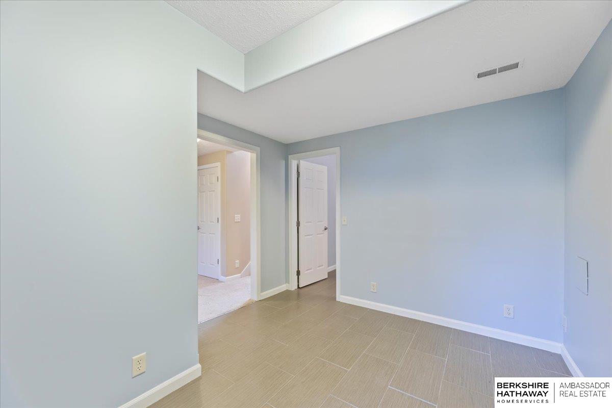 Omaha, Nebraska 68022, United States, 5 Bedrooms Bedrooms, ,4 BathroomsBathrooms,Residential,Pending,107668