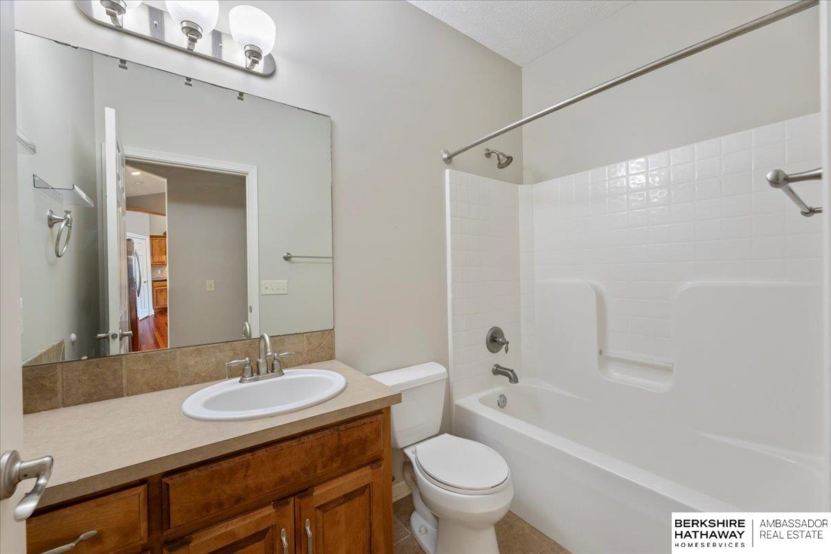 Omaha, Nebraska 68022, United States, 5 Bedrooms Bedrooms, ,4 BathroomsBathrooms,Residential,Pending,107668