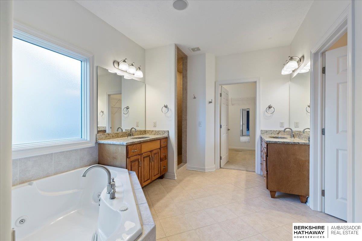 Omaha, Nebraska 68022, United States, 5 Bedrooms Bedrooms, ,4 BathroomsBathrooms,Residential,Pending,107668